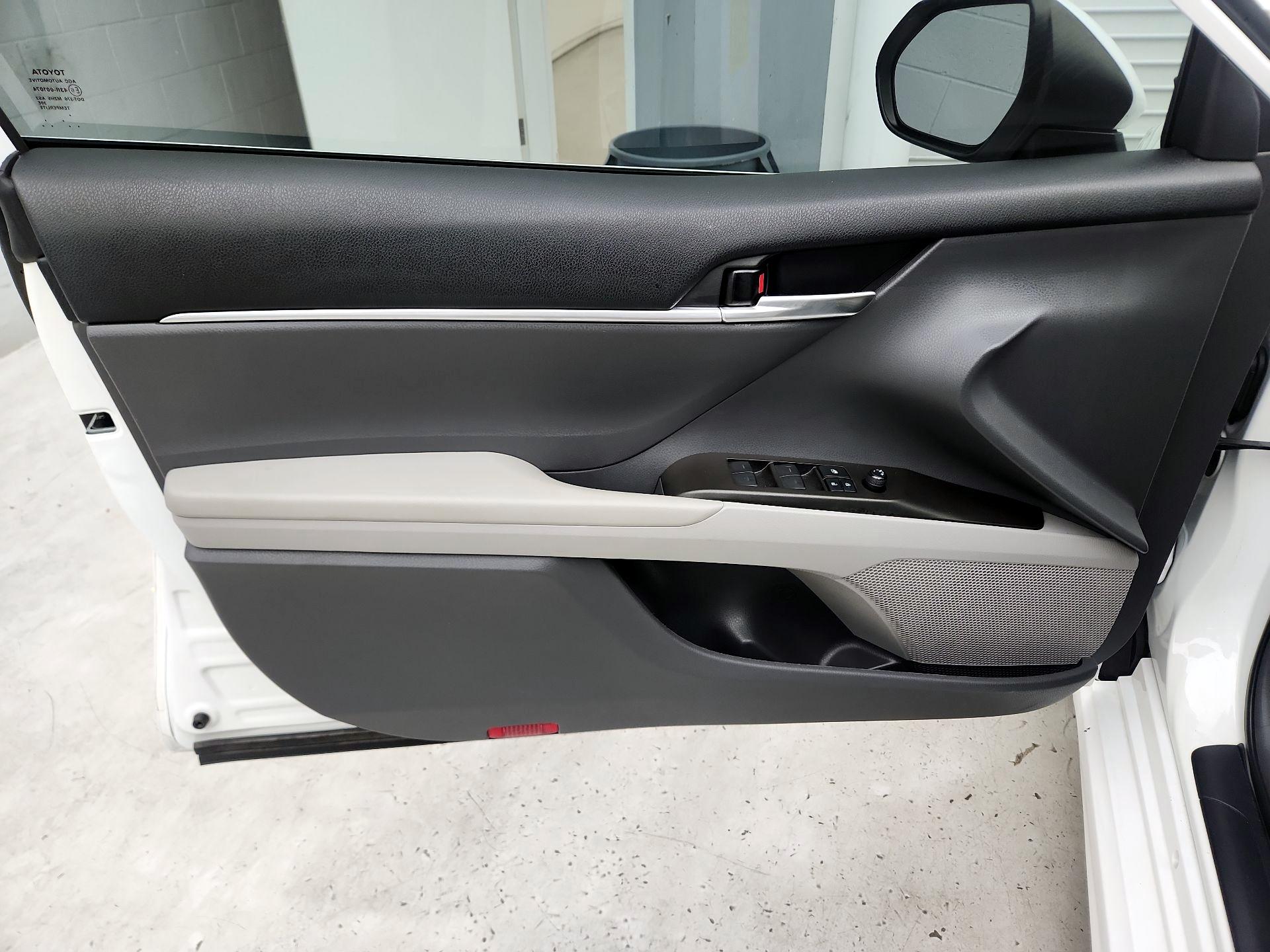 Thumbnail: 2022 Toyota Camry - 12