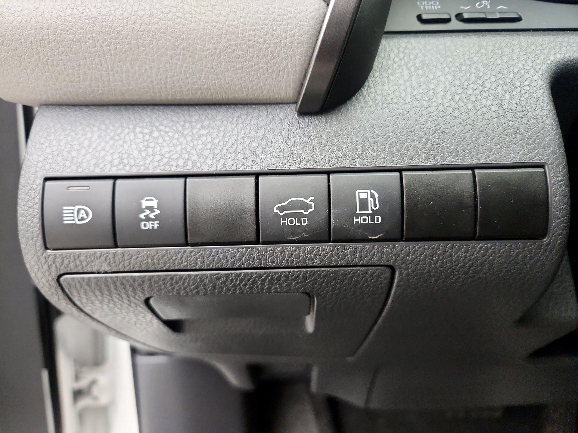 Thumbnail: 2022 Toyota Camry - 13