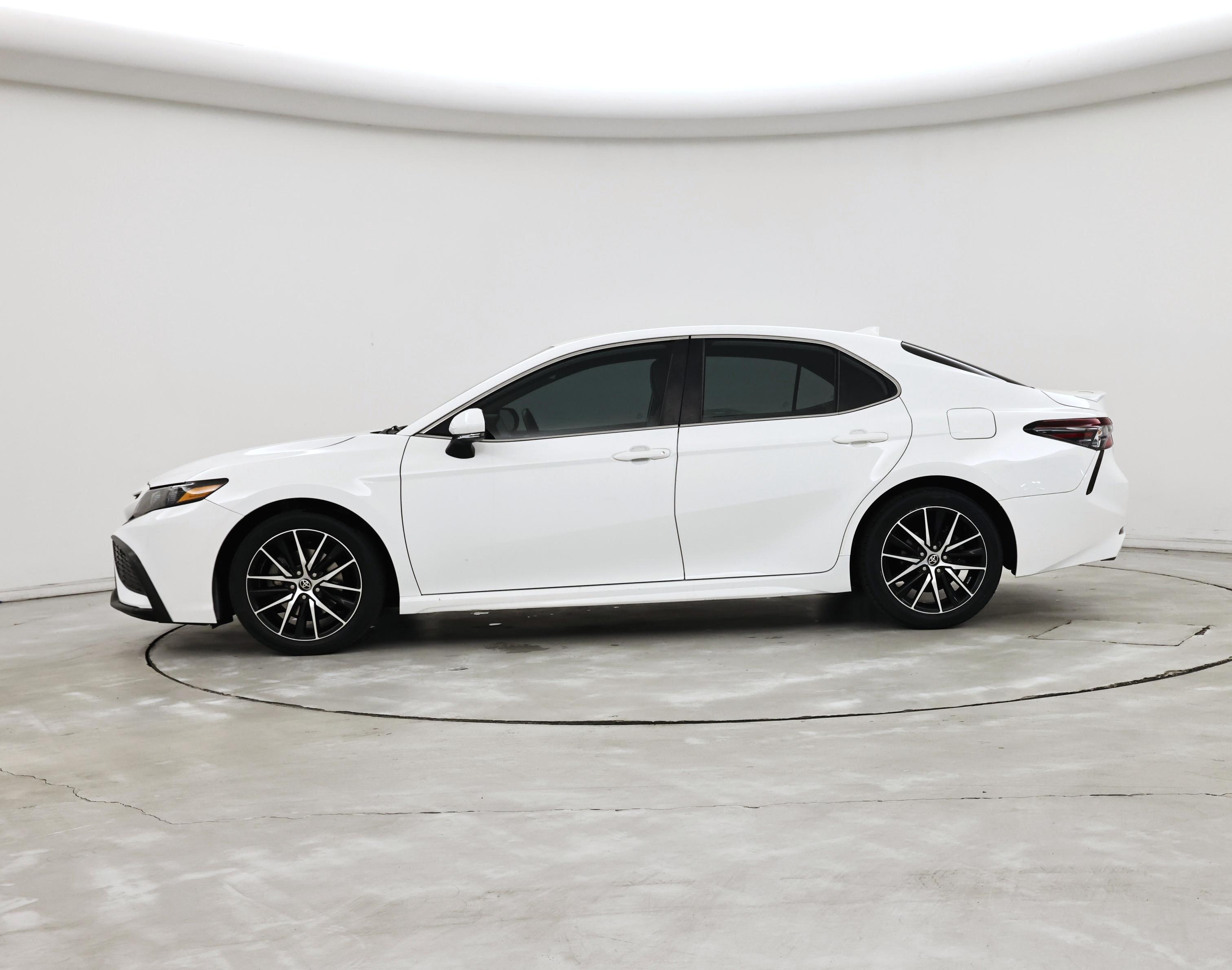 Thumbnail: 2022 Toyota Camry - 3