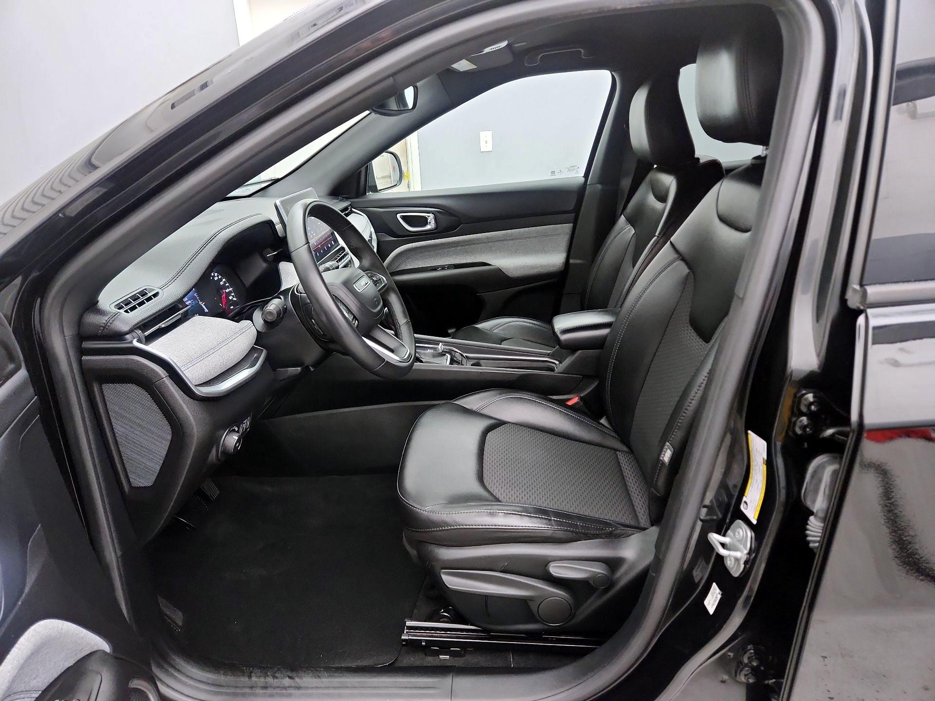 Thumbnail: 2023 Jeep Compass - 11