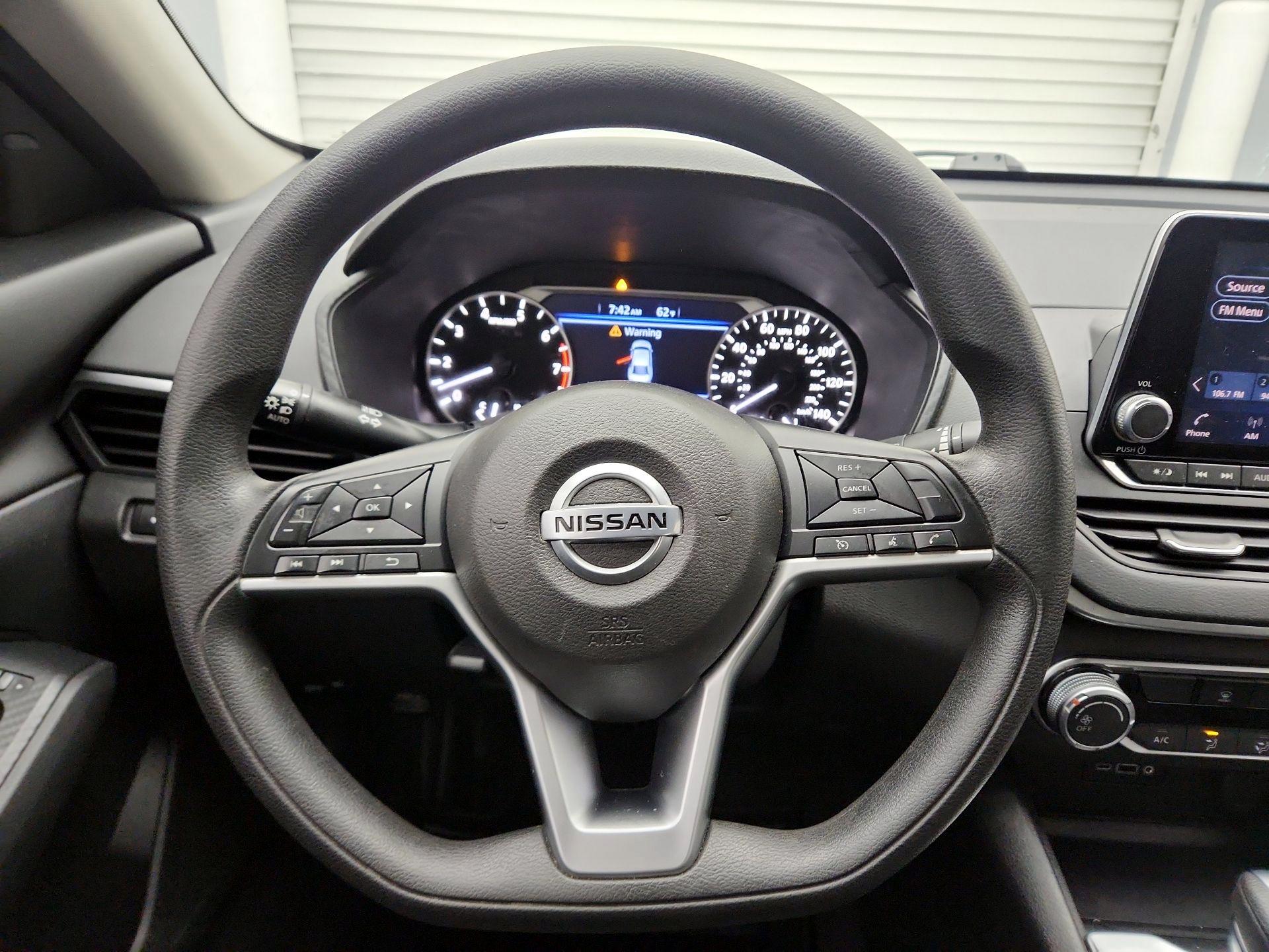 Thumbnail: 2022 Nissan Altima - 10