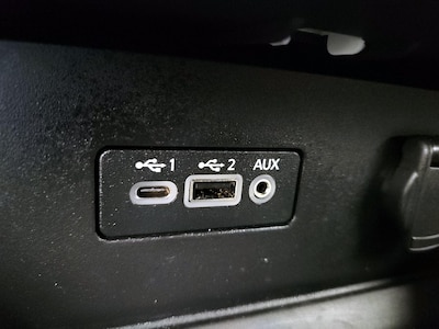 USB/AUX Ports