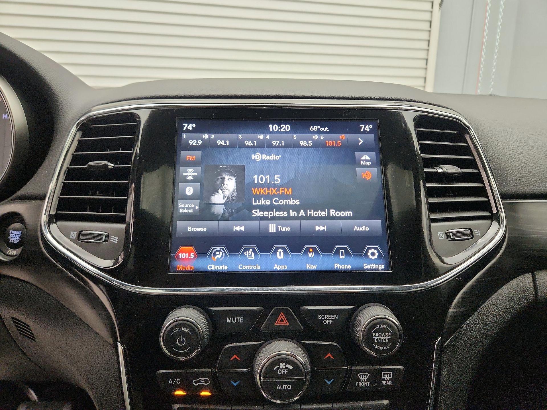 Thumbnail: 2021 Jeep Grand Cherokee - 16