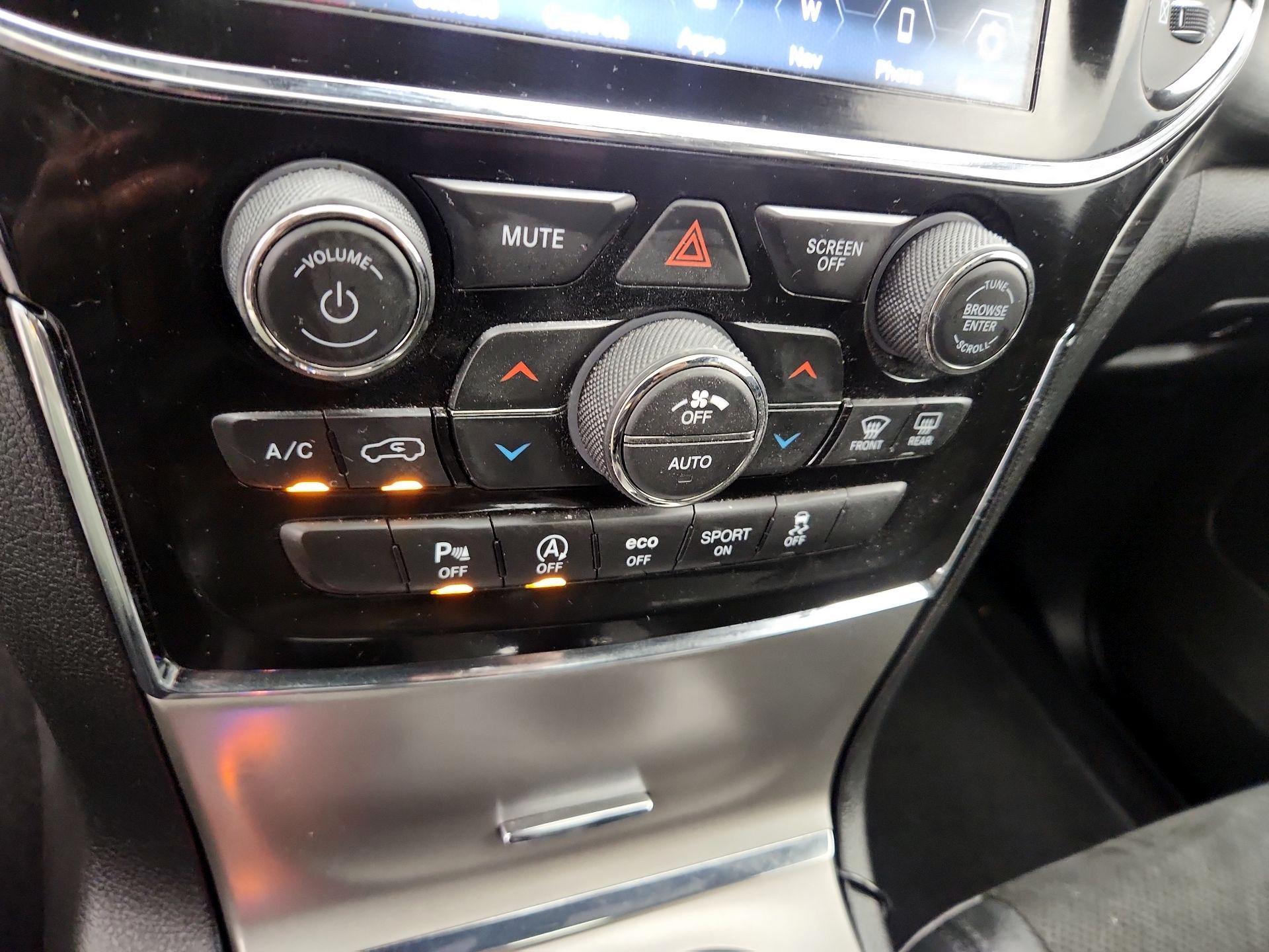 Thumbnail: 2021 Jeep Grand Cherokee - 17