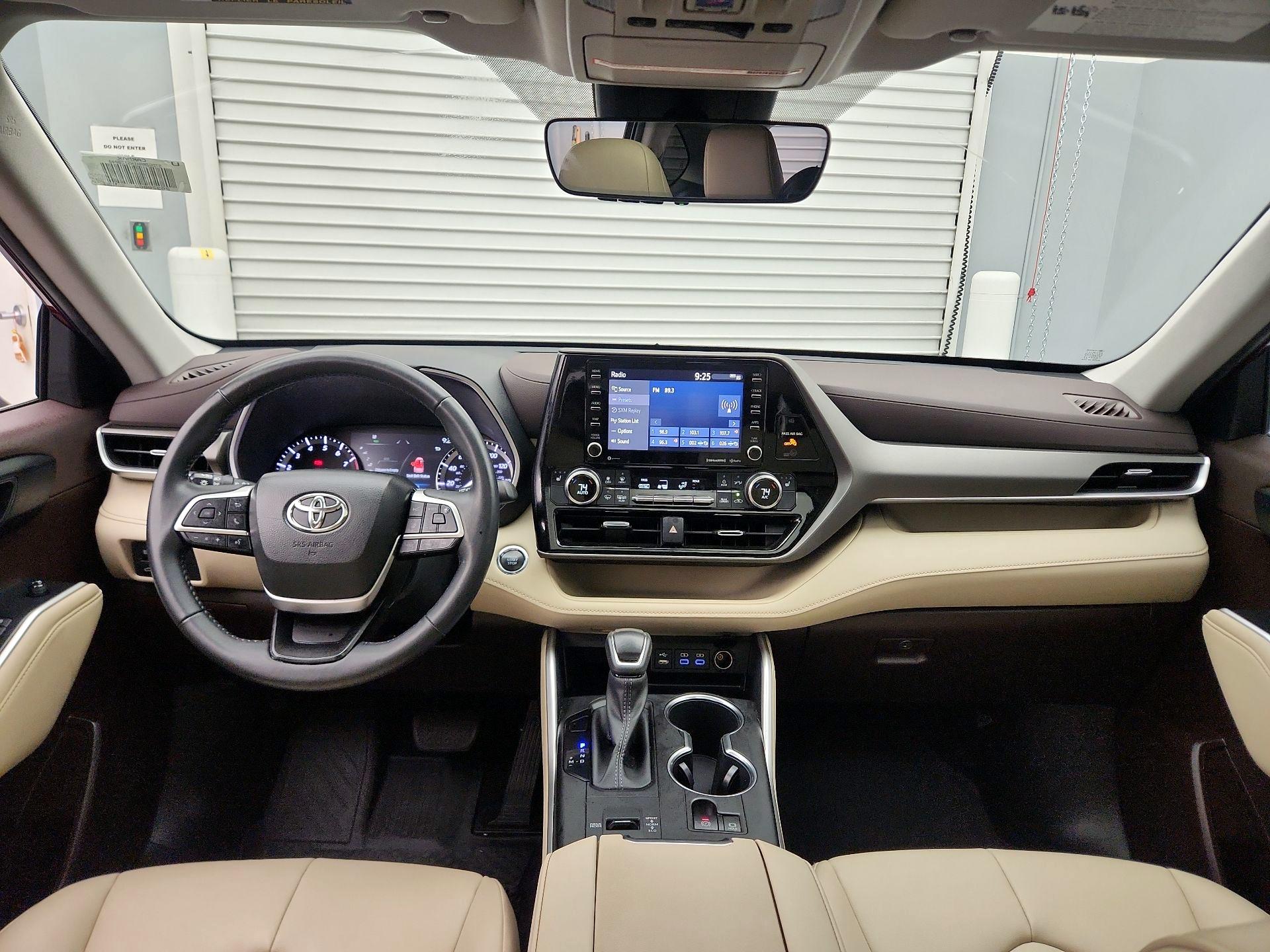 Thumbnail: 2022 Toyota Highlander - 9