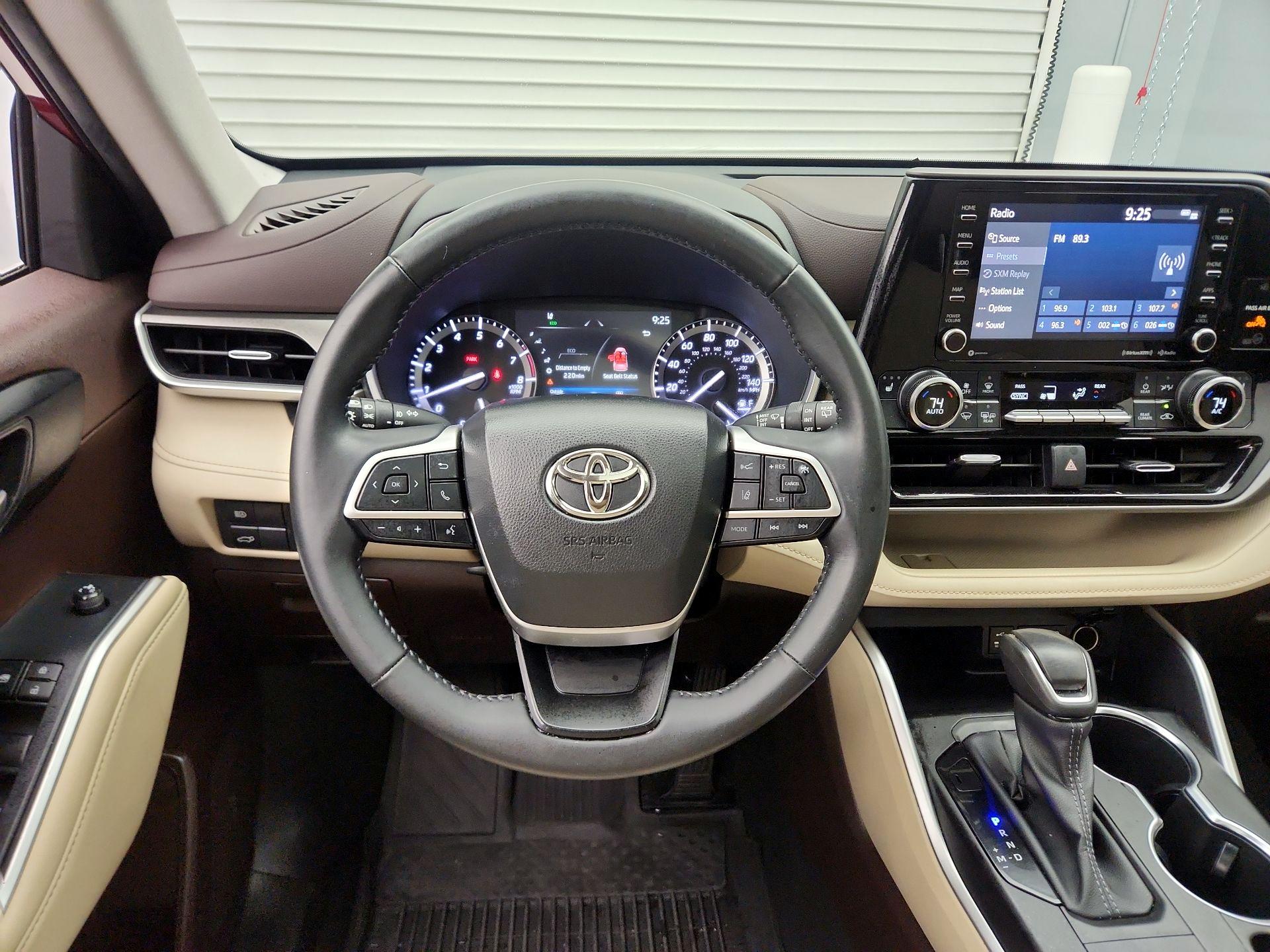 Thumbnail: 2022 Toyota Highlander - 10