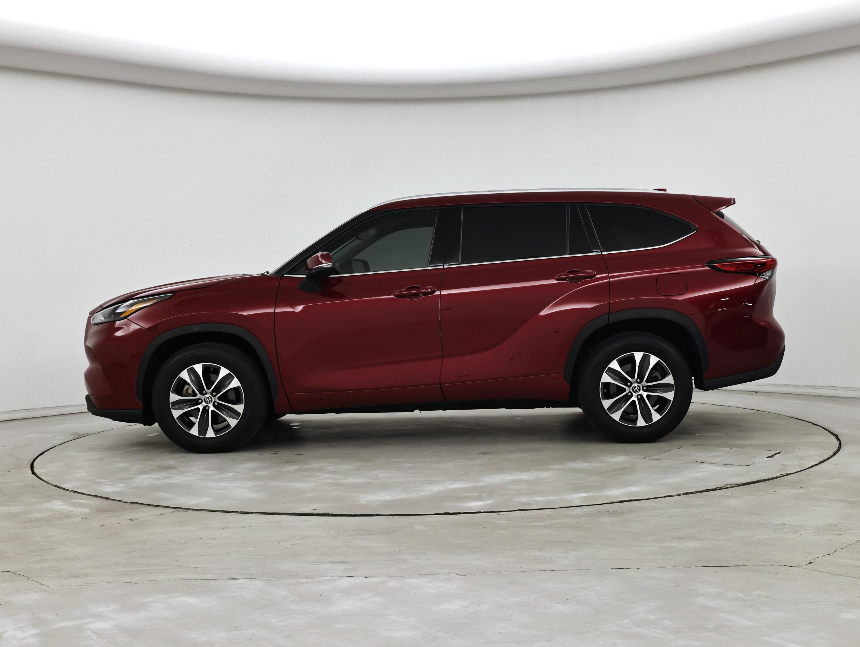 Thumbnail: 2022 Toyota Highlander - 3