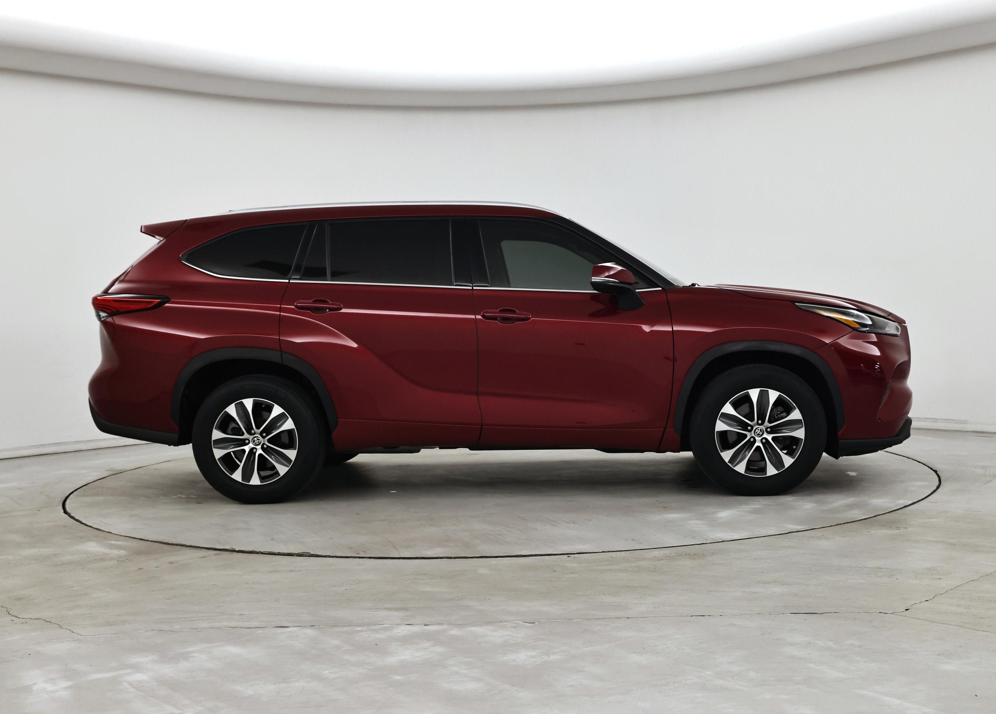 Thumbnail: 2022 Toyota Highlander - 7