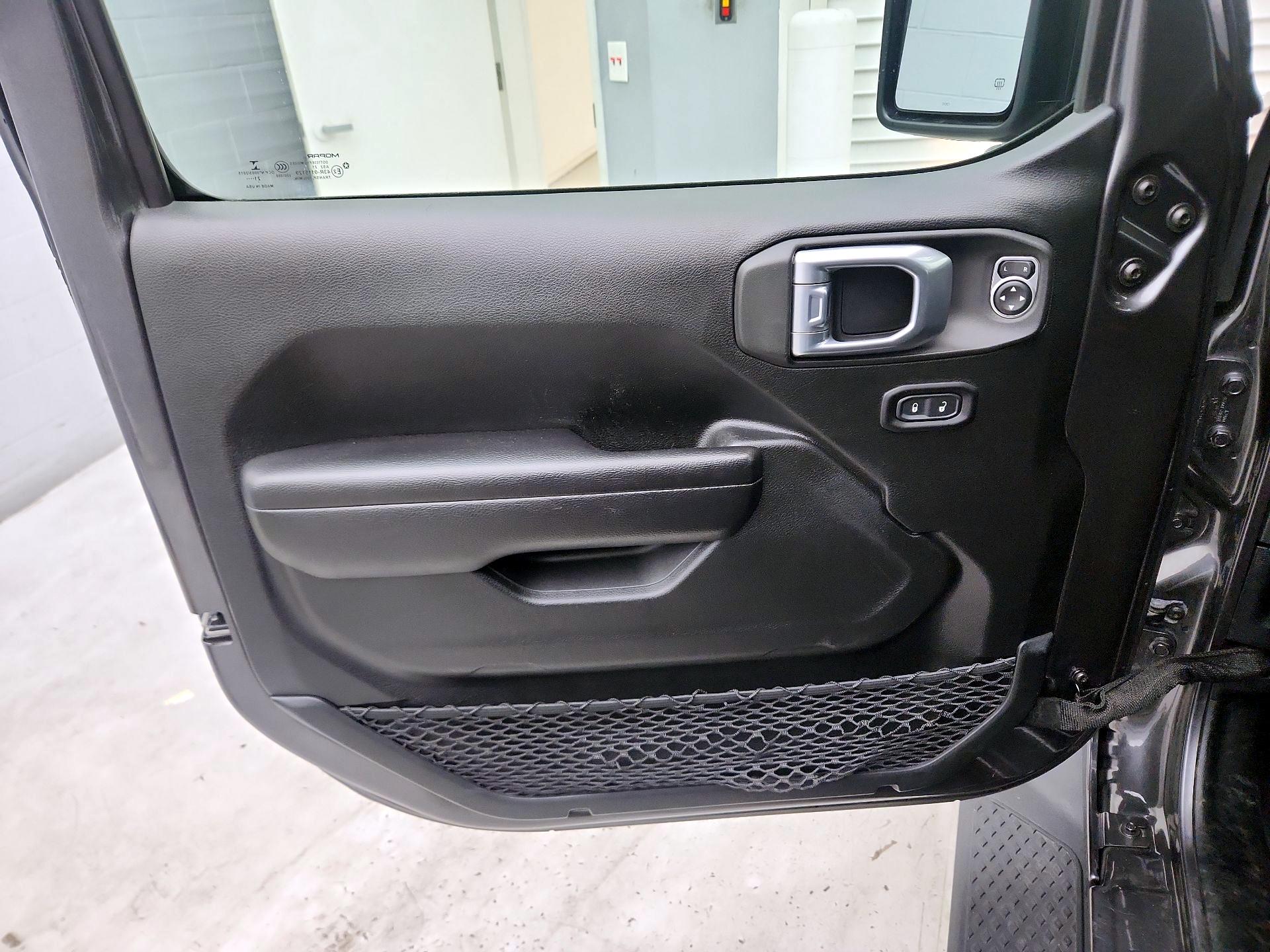 Thumbnail: 2021 Jeep Gladiator - 12