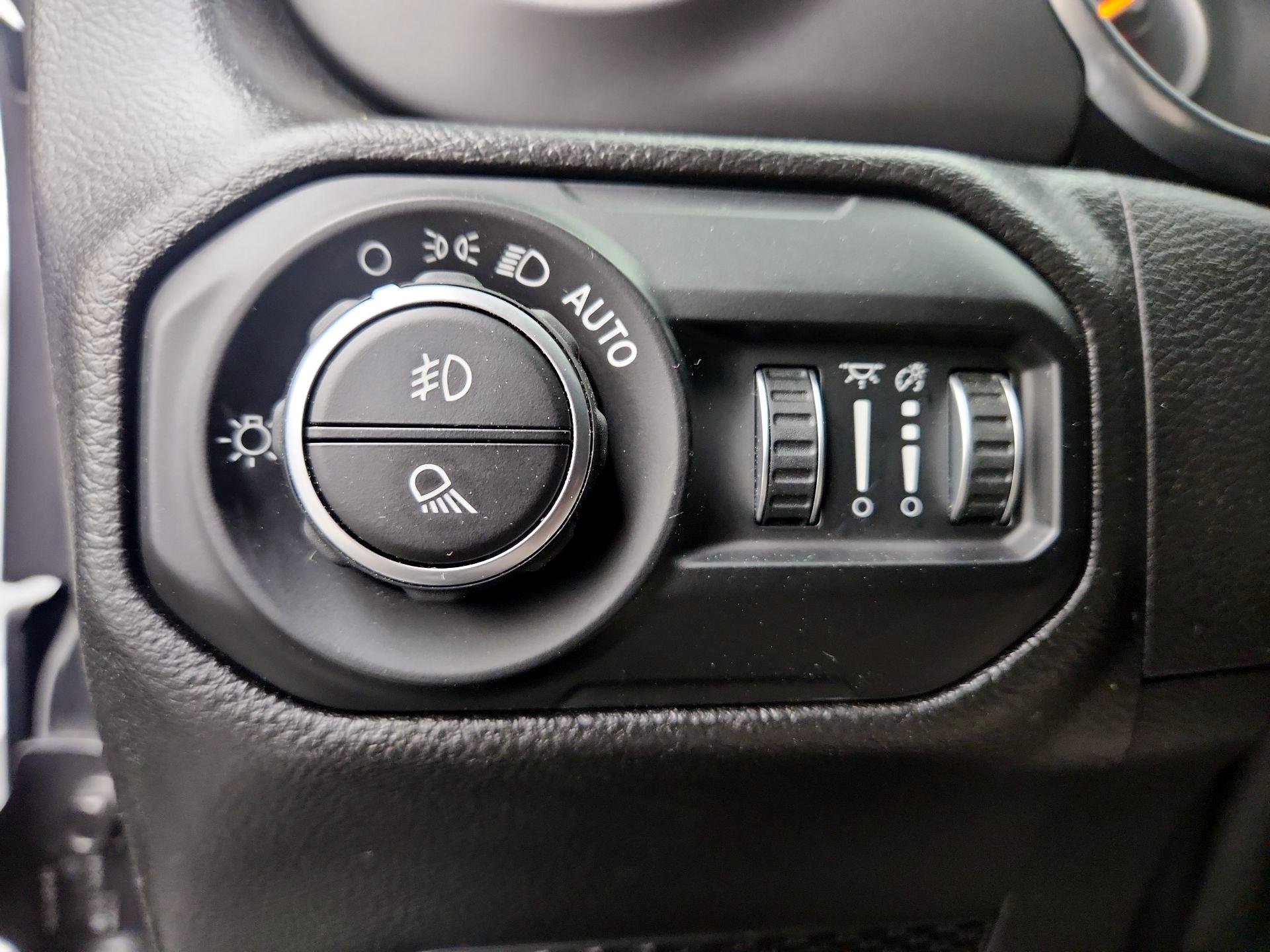 Thumbnail: 2021 Jeep Gladiator - 13