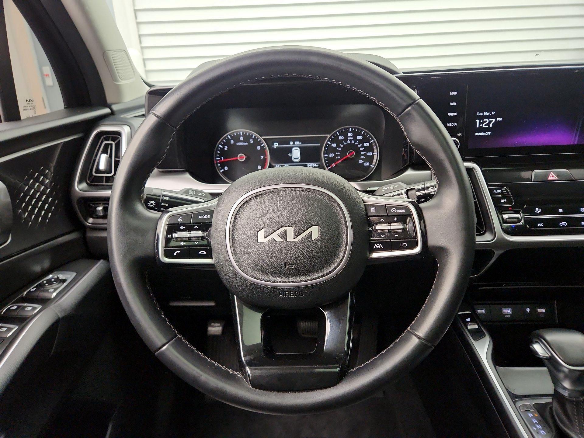 Thumbnail: 2023 Kia Sorento - 10