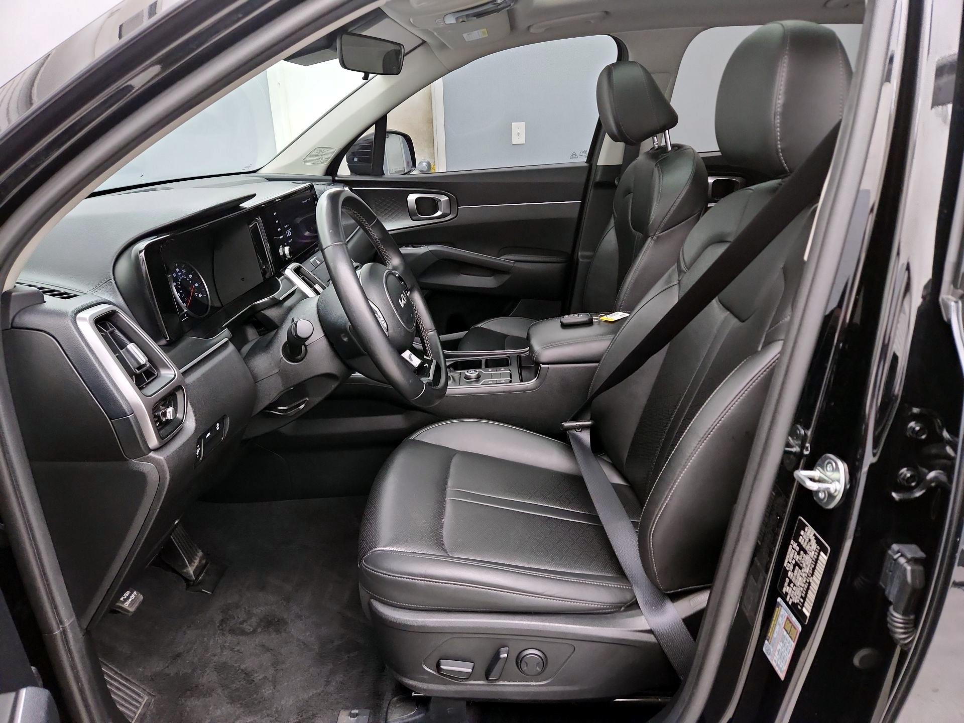 Thumbnail: 2023 Kia Sorento - 11