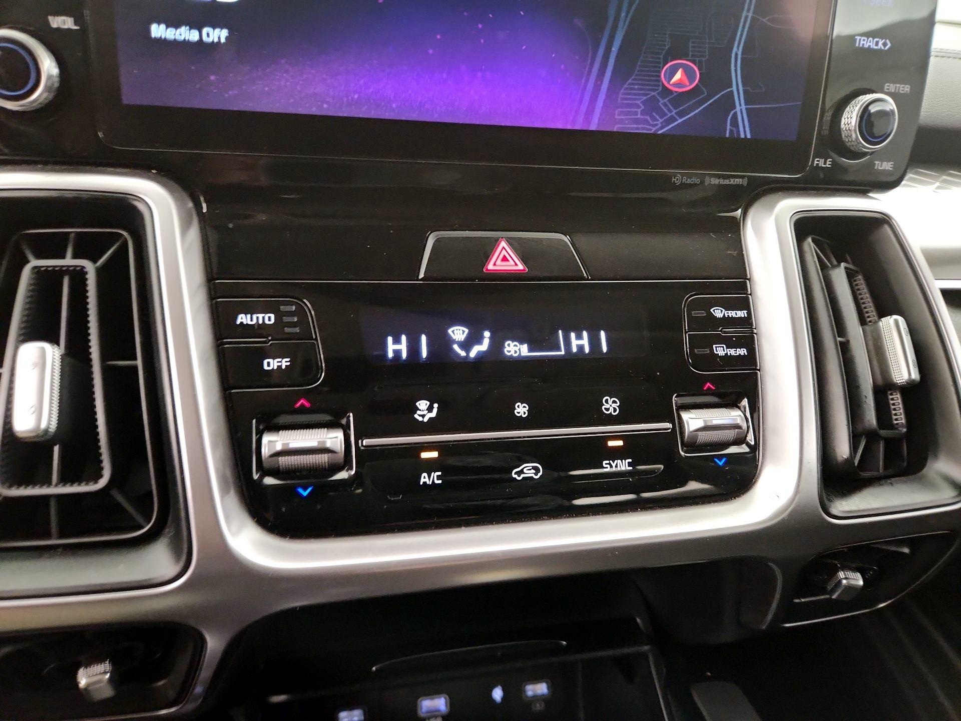 Thumbnail: 2023 Kia Sorento - 17