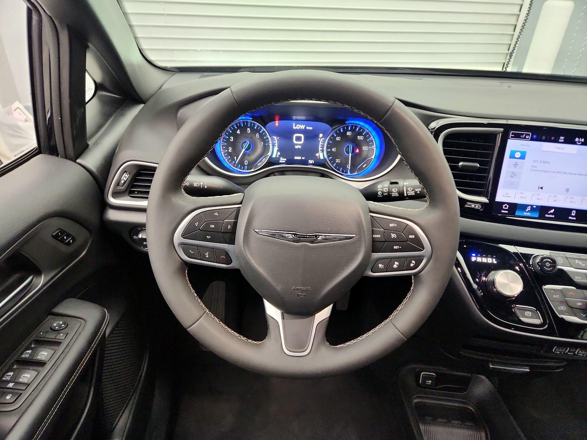 Thumbnail: 2025 Chrysler Pacifica - 10