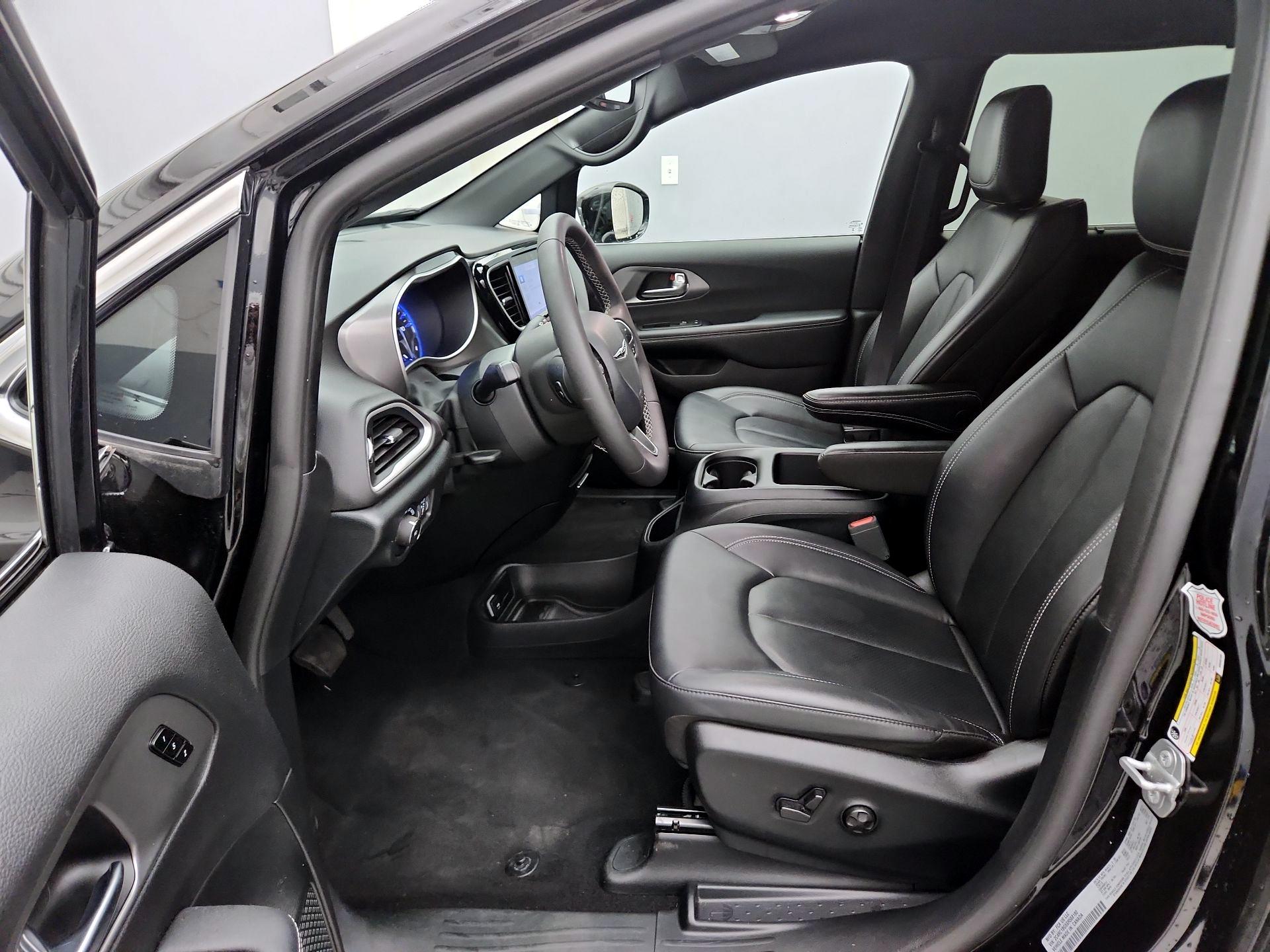 Thumbnail: 2025 Chrysler Pacifica - 11