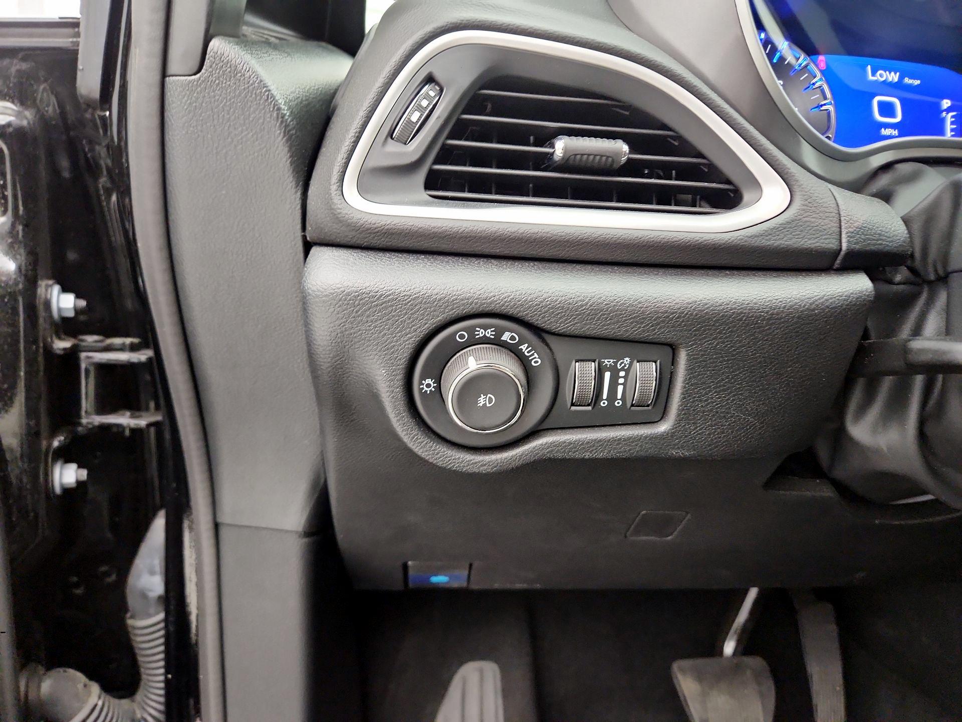 Thumbnail: 2025 Chrysler Pacifica - 13