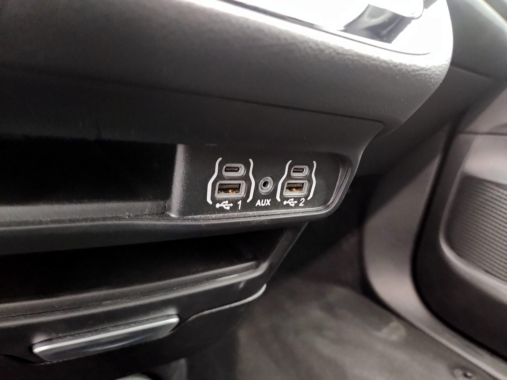 Thumbnail: 2025 Chrysler Pacifica - 18