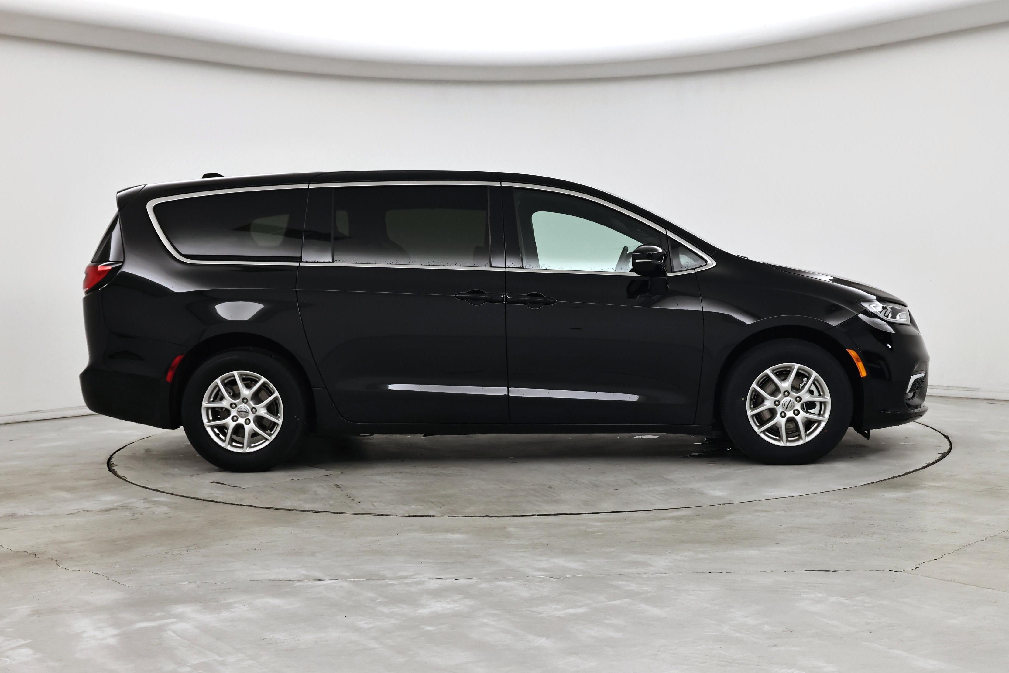 Thumbnail: 2025 Chrysler Pacifica - 7