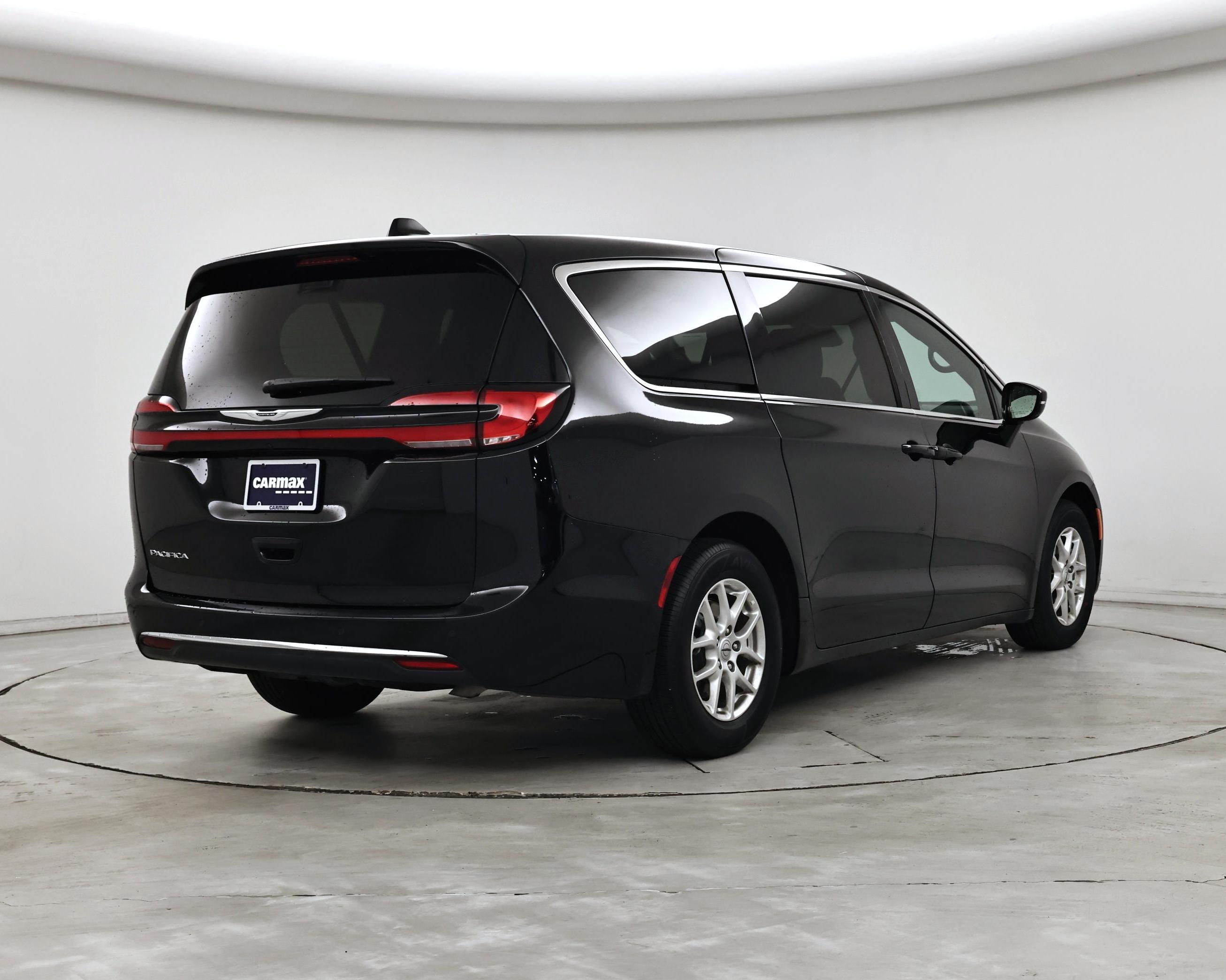 Thumbnail: 2025 Chrysler Pacifica - 8