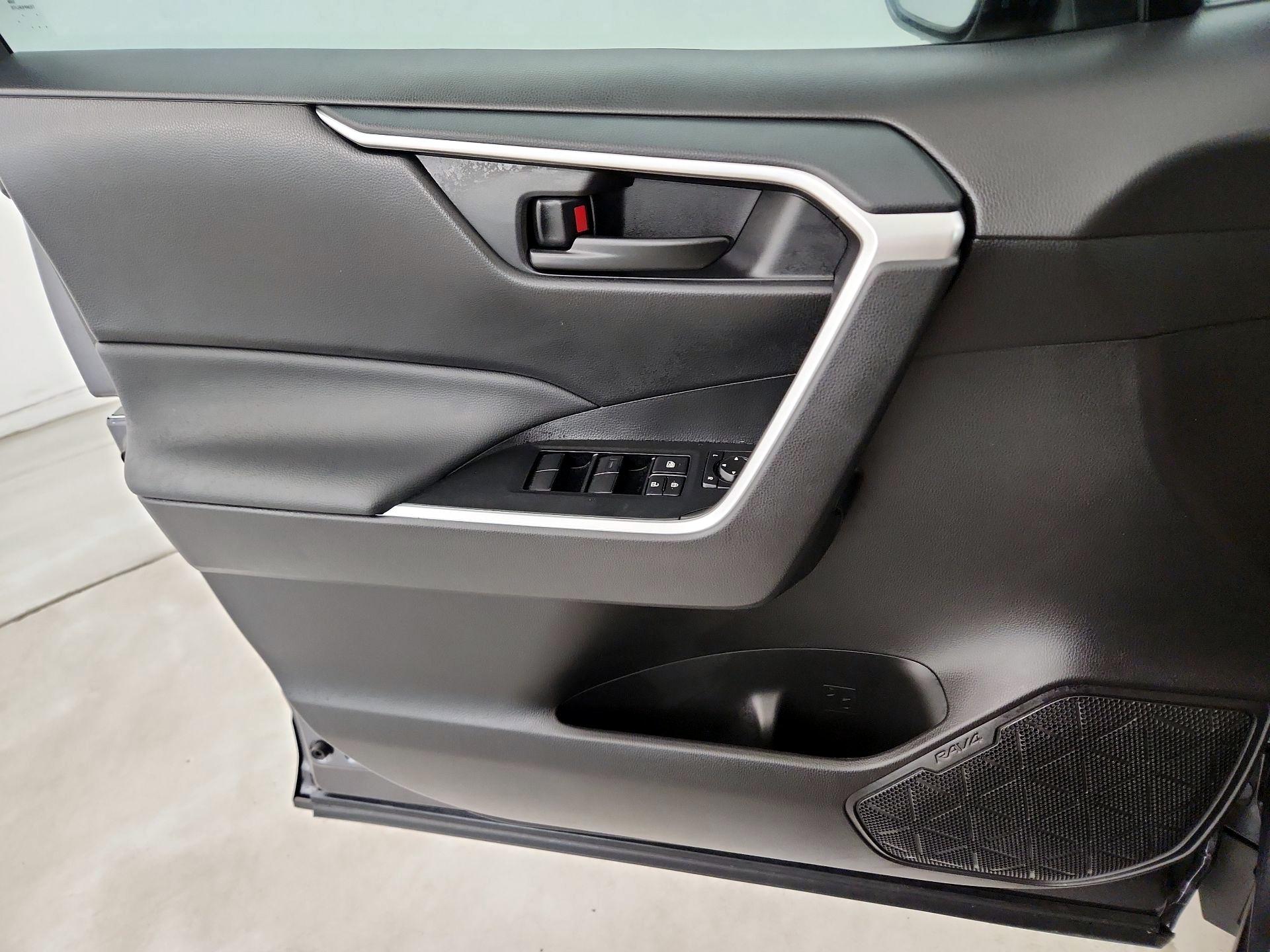 Thumbnail: 2025 Toyota RAV4 - 12