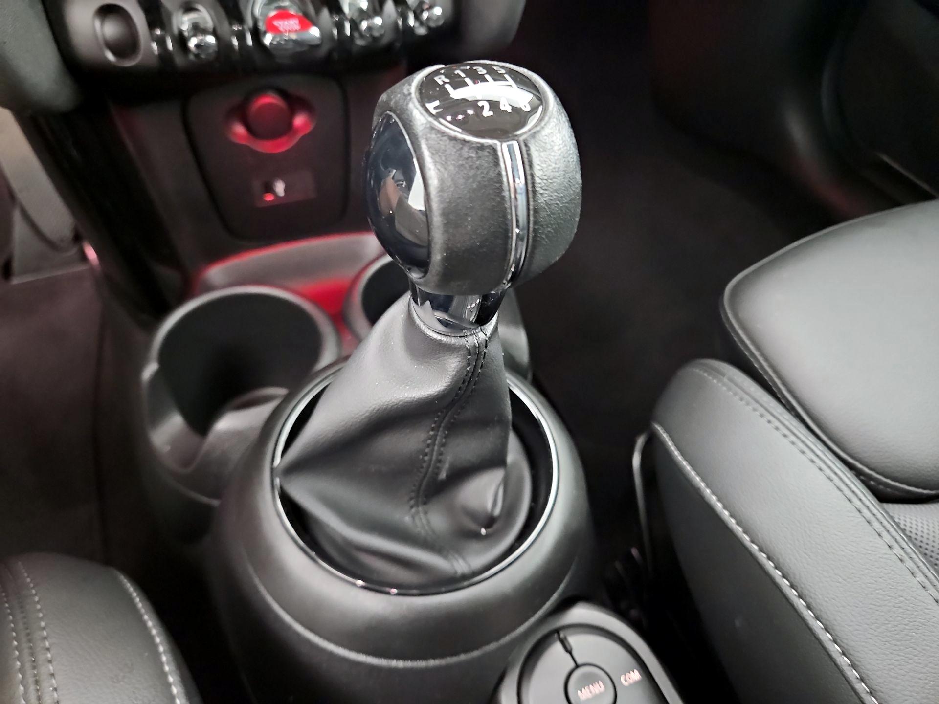 Thumbnail: 2021 MINI Cooper Hardtop - 17