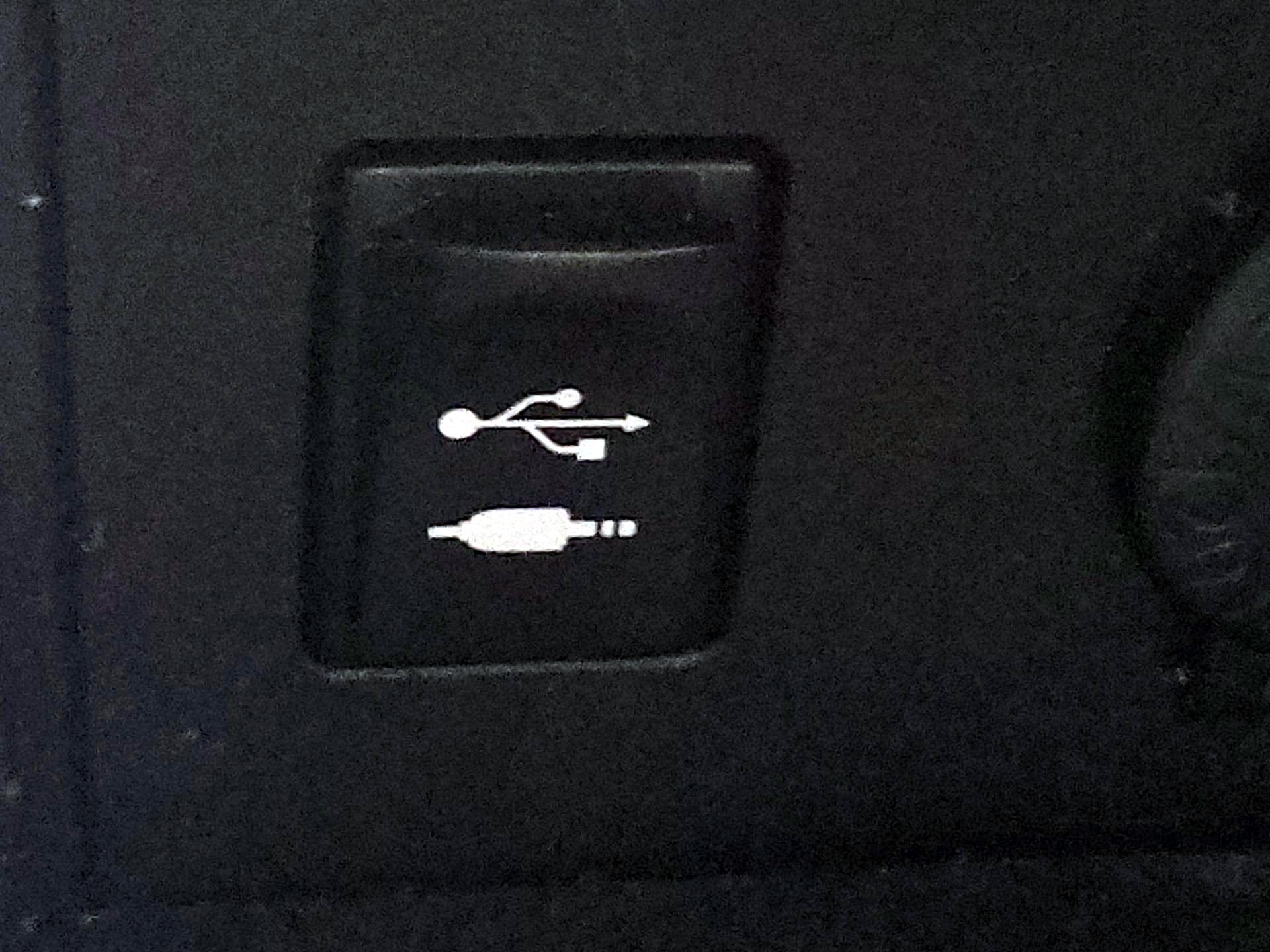 Thumbnail: 2014 Toyota Prius - 19