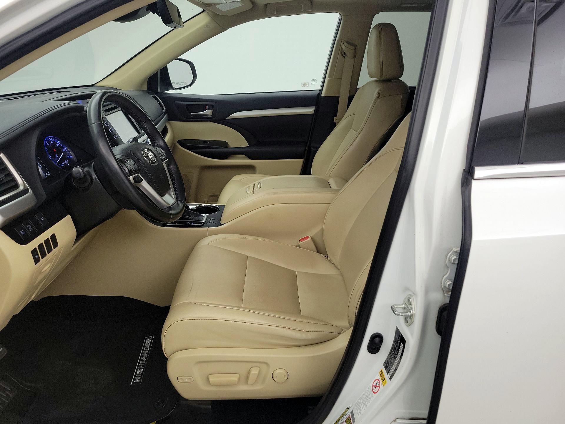 Thumbnail: 2019 Toyota Highlander - 11