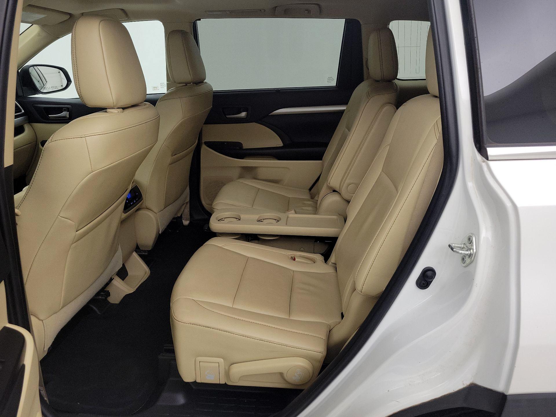 Thumbnail: 2019 Toyota Highlander - 20