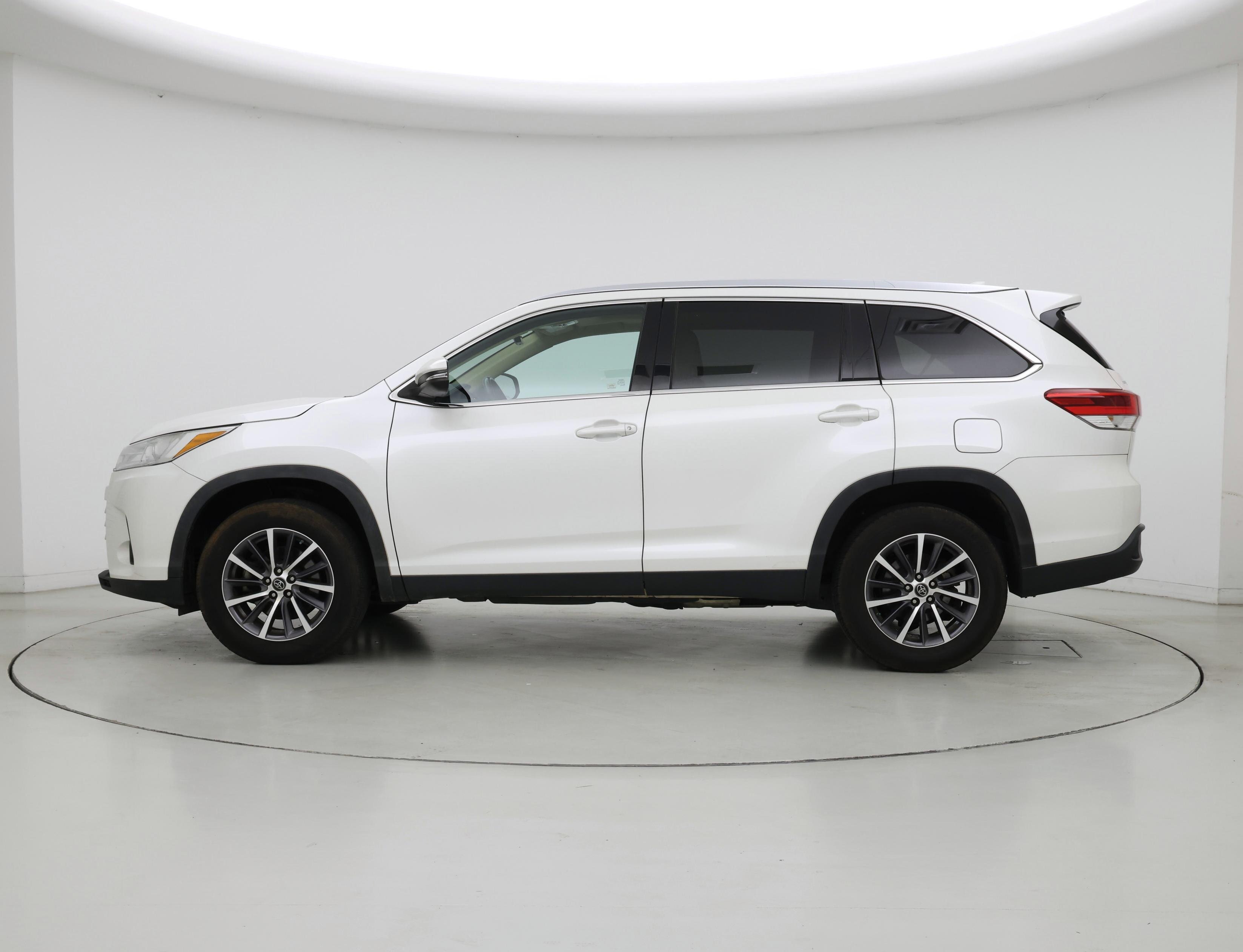 Thumbnail: 2019 Toyota Highlander - 3