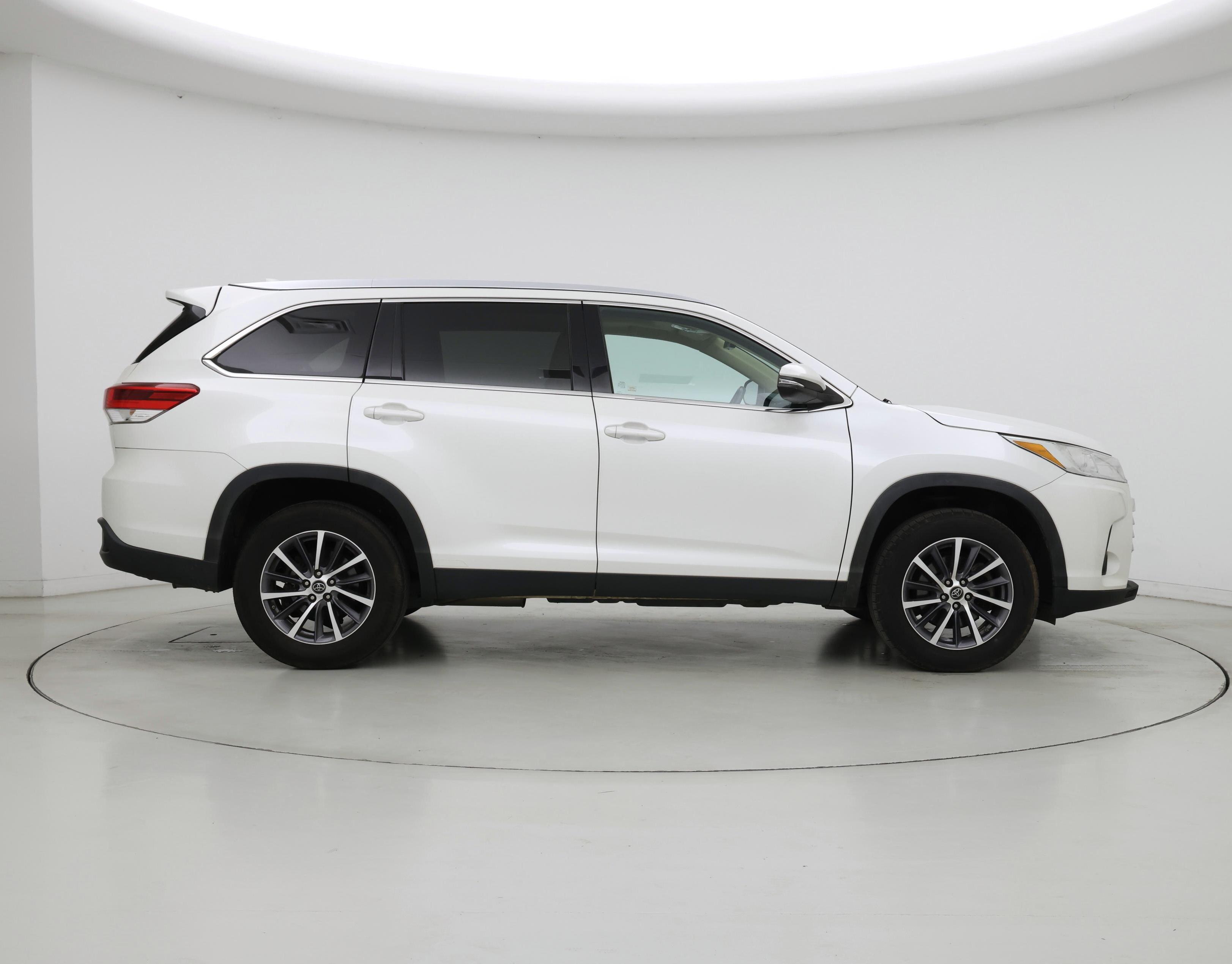 Thumbnail: 2019 Toyota Highlander - 7