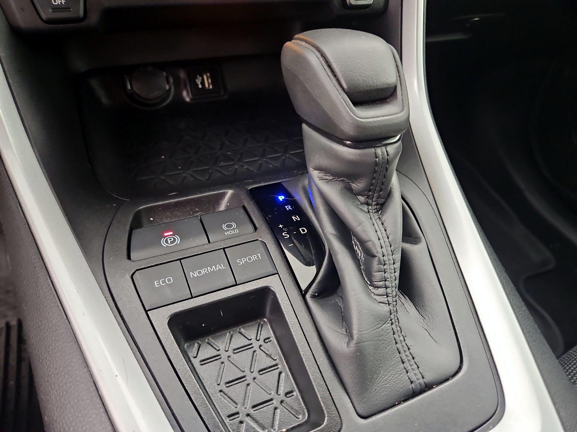 Thumbnail: 2024 Toyota RAV4 - 17