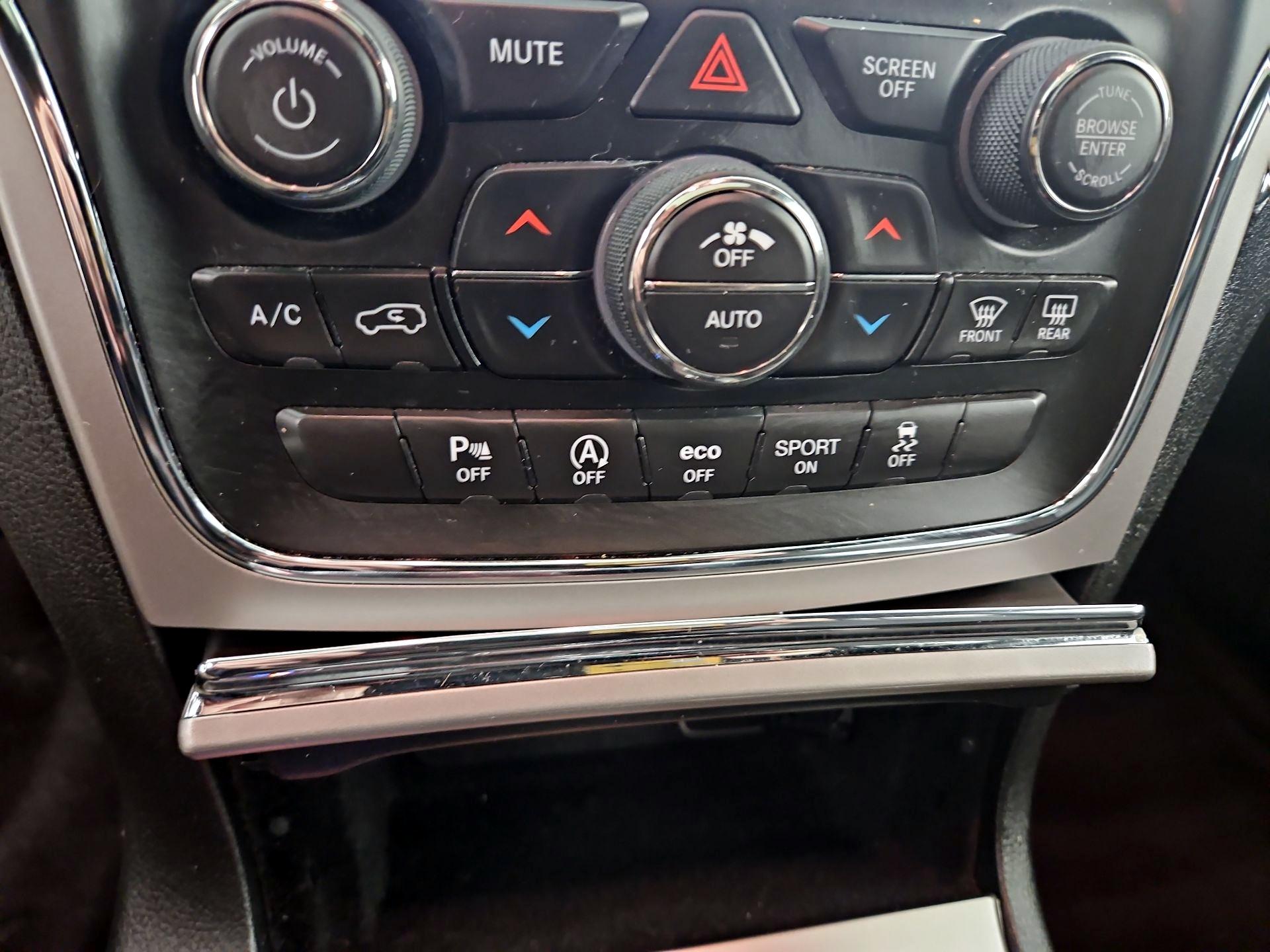 Thumbnail: 2018 Jeep Grand Cherokee - 17