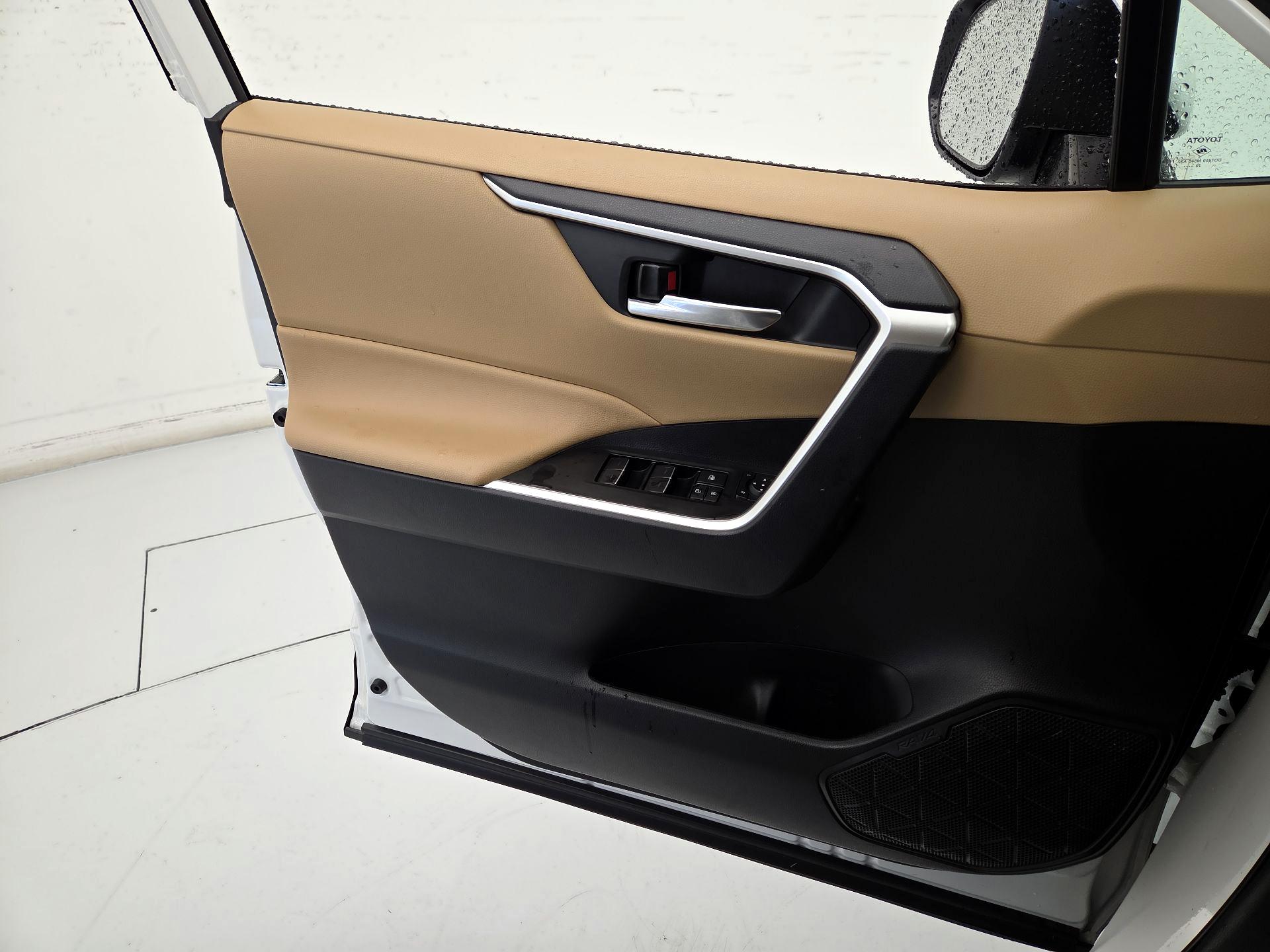 Thumbnail: 2025 Toyota RAV4 - 12