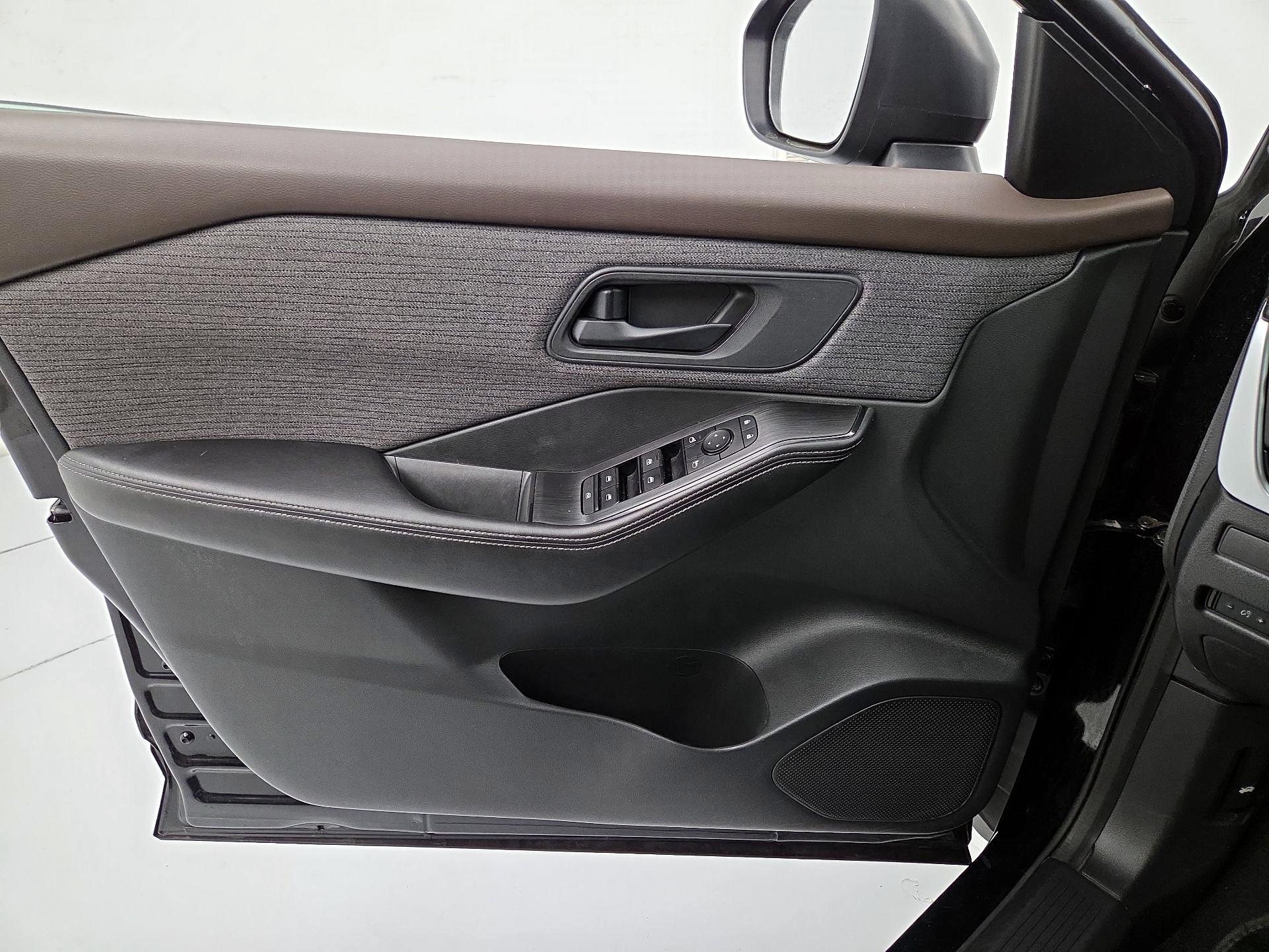 Thumbnail: 2021 Nissan Rogue - 12