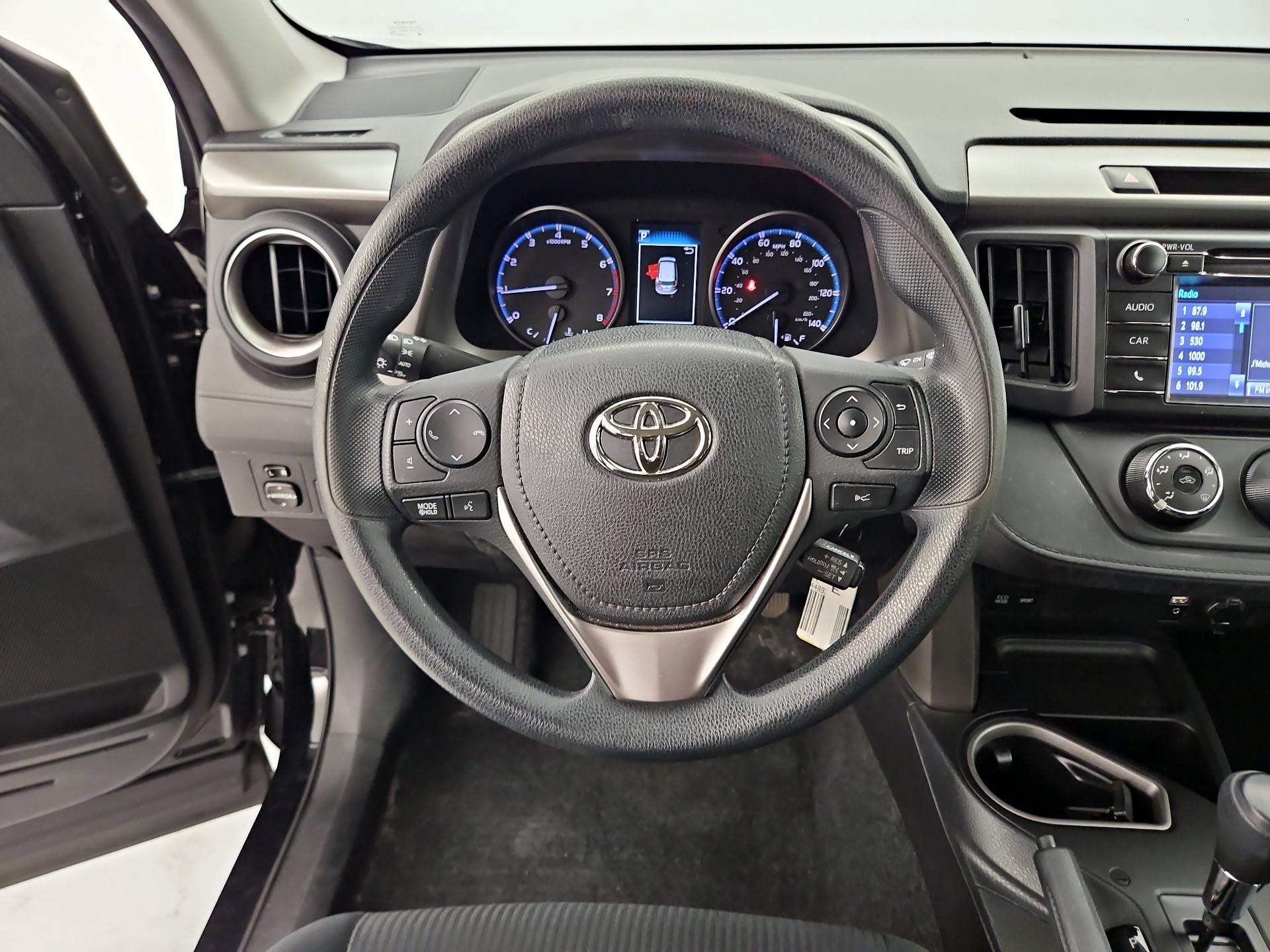 Thumbnail: 2017 Toyota RAV4 - 10