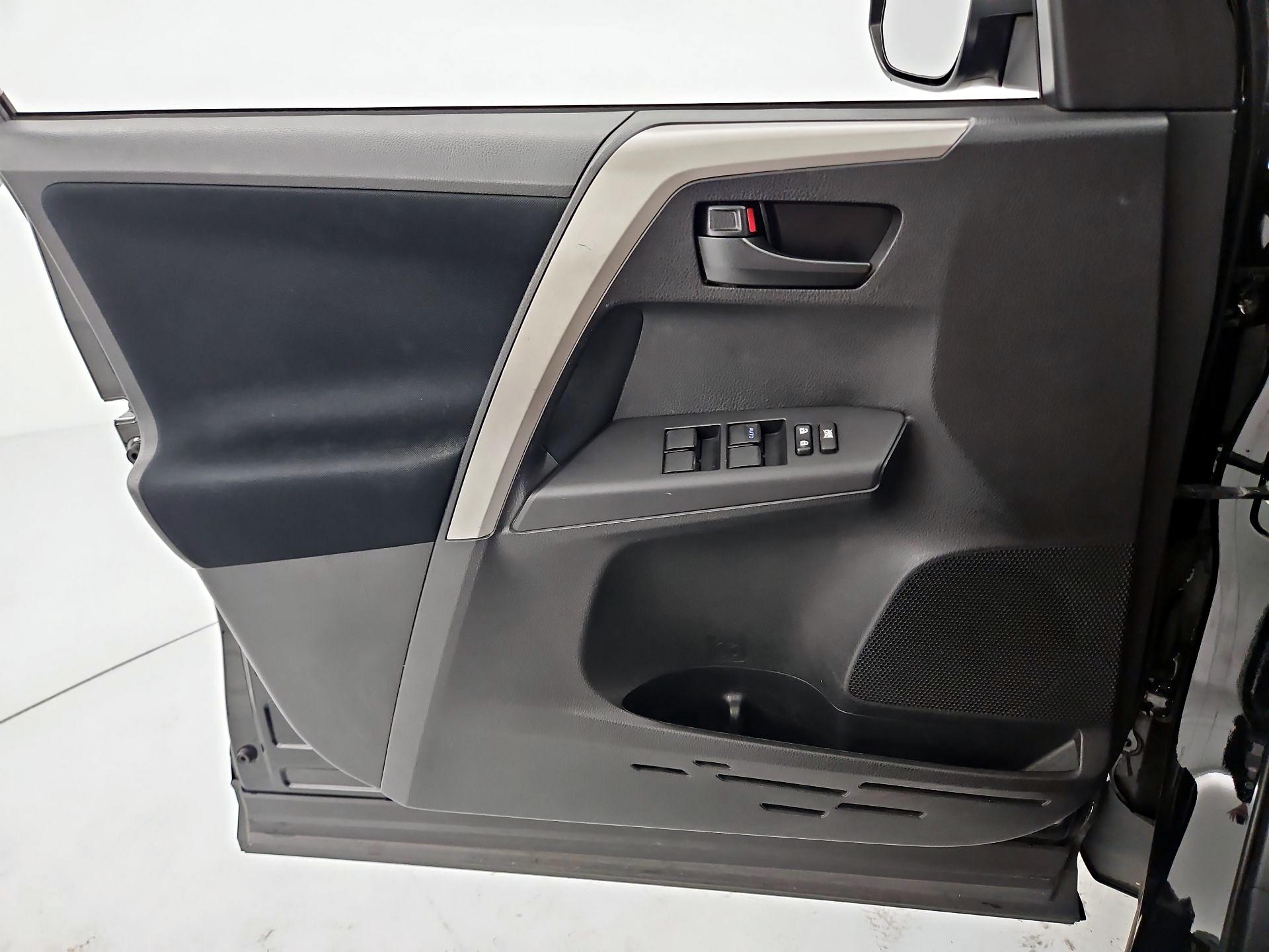 Thumbnail: 2017 Toyota RAV4 - 12