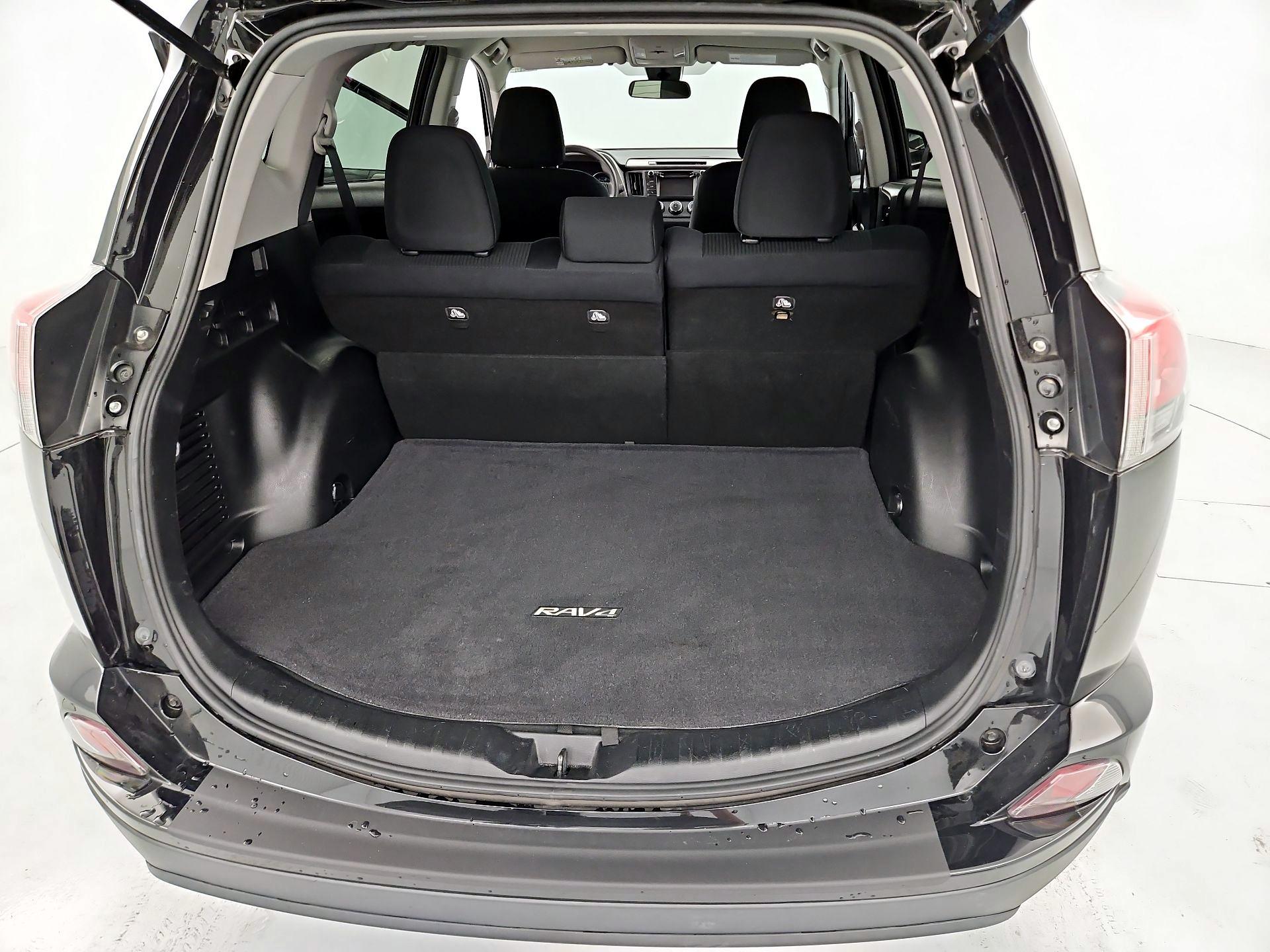 Thumbnail: 2017 Toyota RAV4 - 20