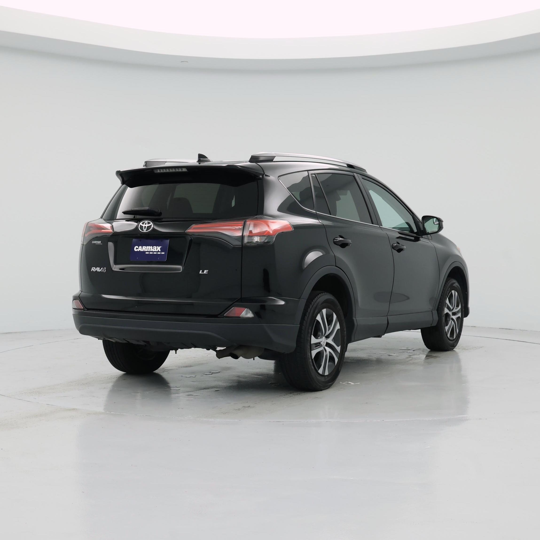 Thumbnail: 2017 Toyota RAV4 - 8