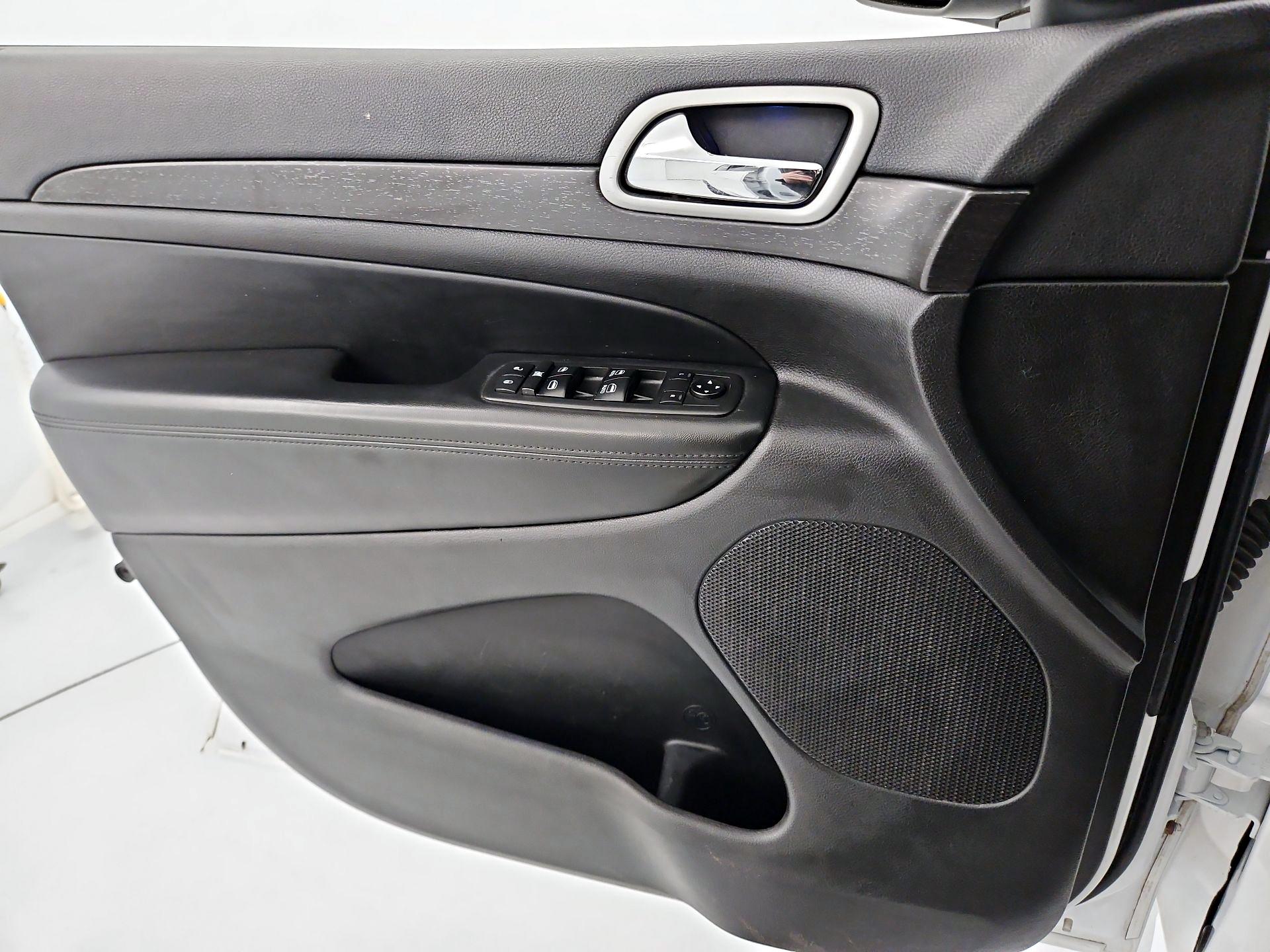 Thumbnail: 2018 Jeep Grand Cherokee - 12