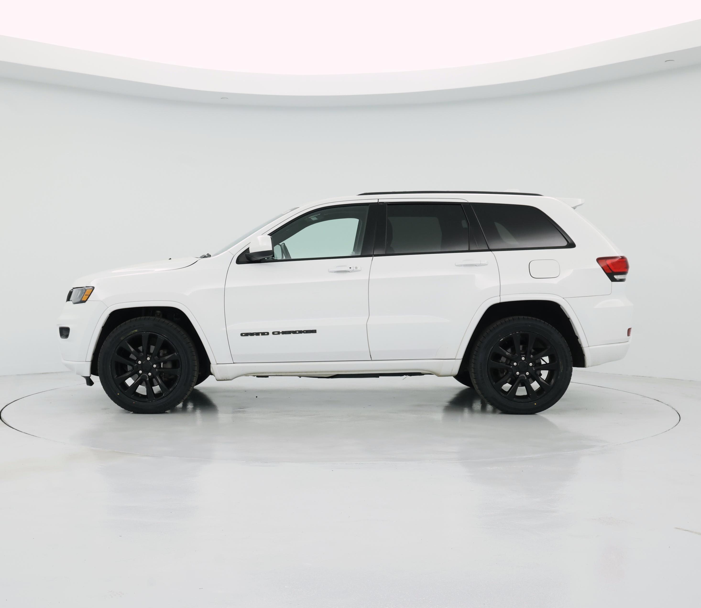 Thumbnail: 2018 Jeep Grand Cherokee - 3