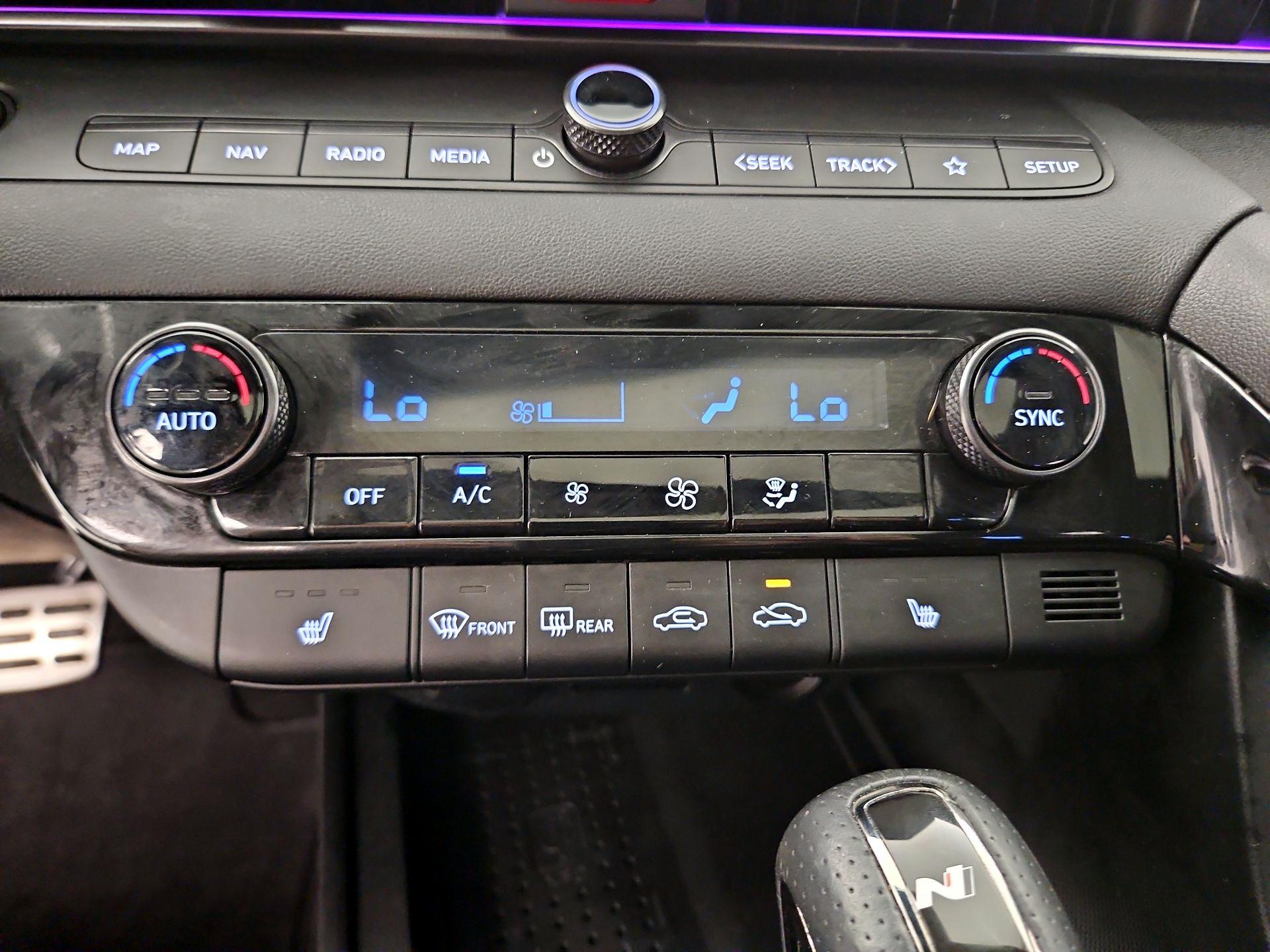 Thumbnail: 2022 Hyundai Elantra - 17