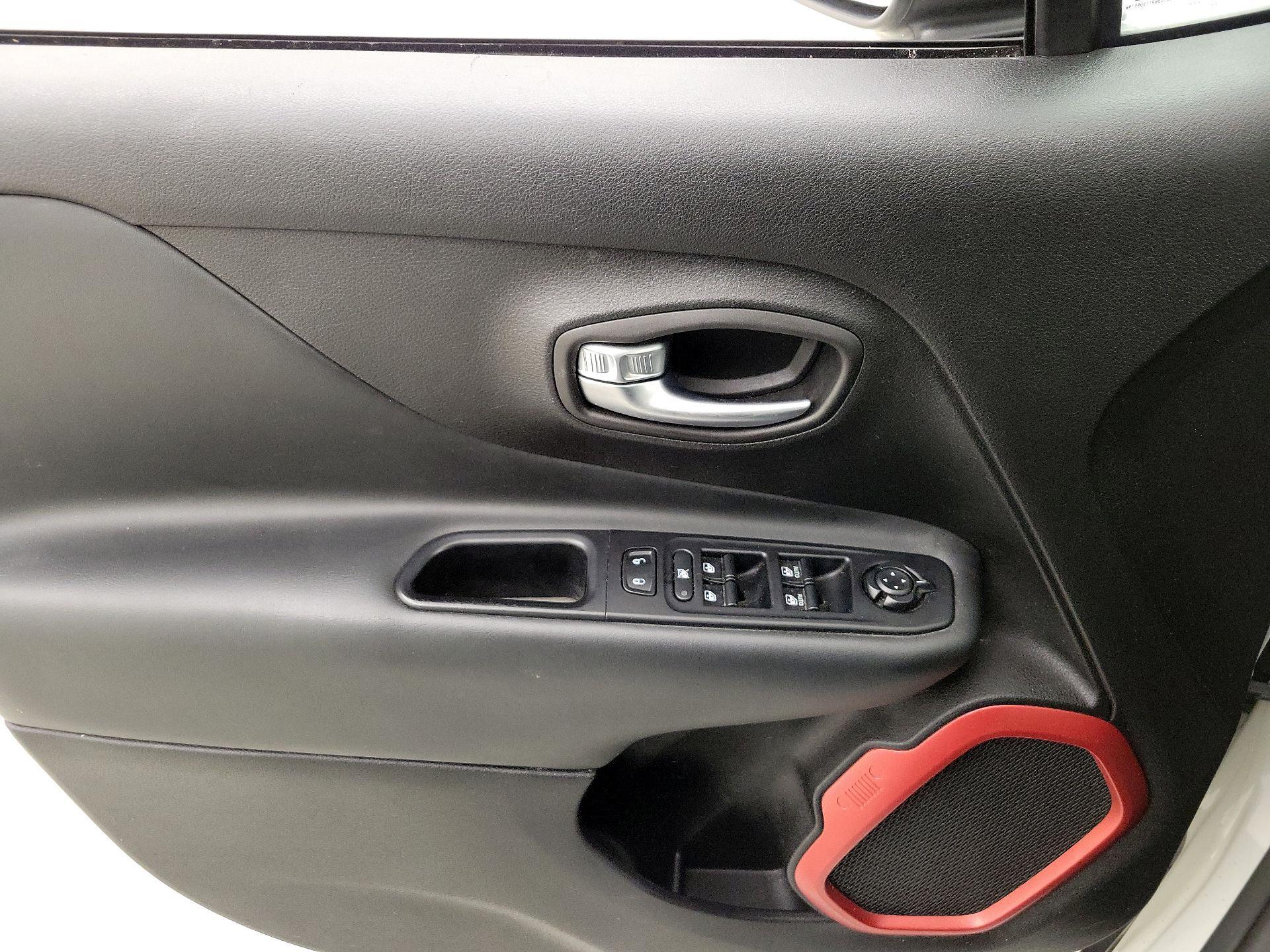 Thumbnail: 2017 Jeep Renegade - 12