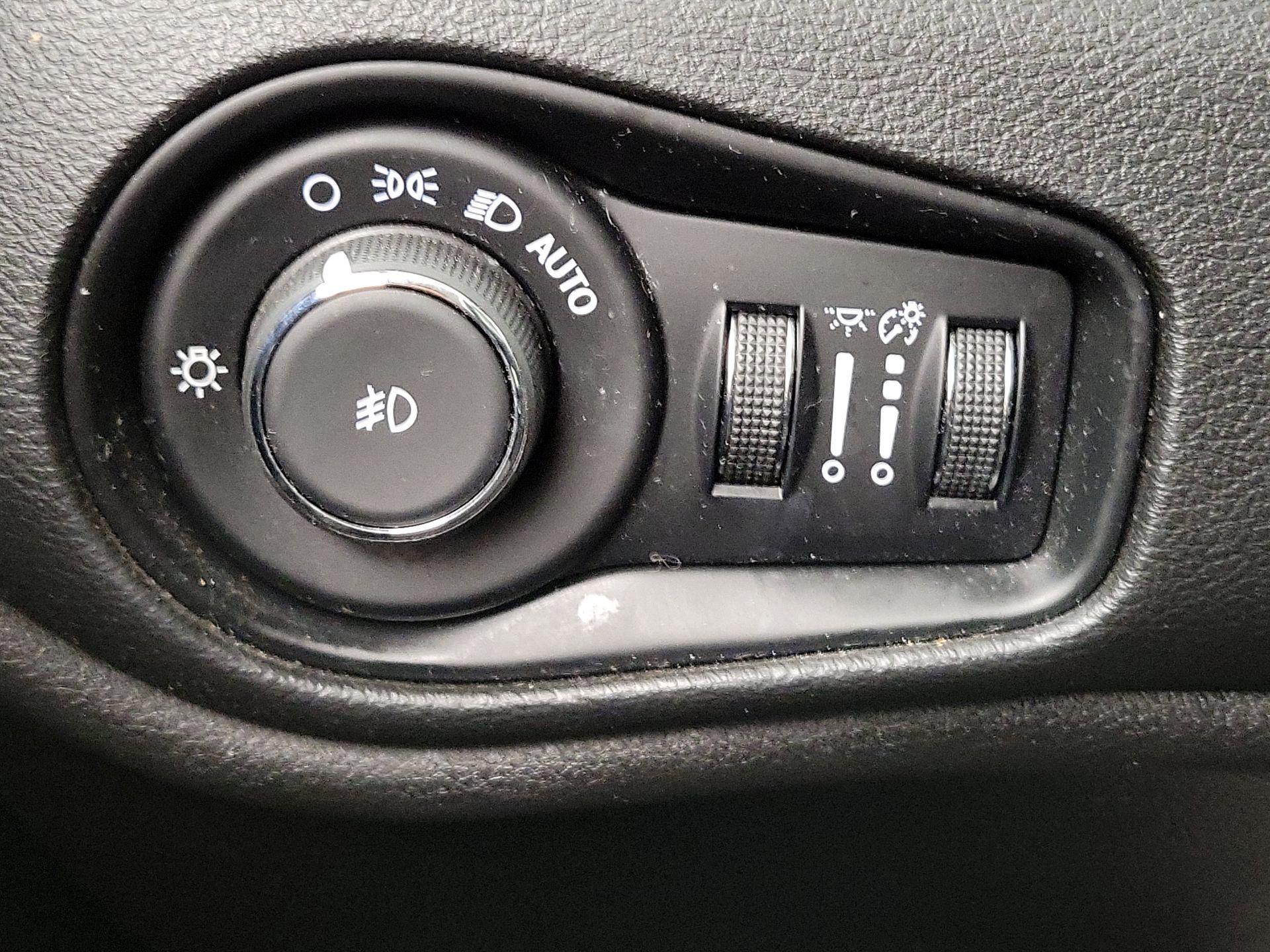 Thumbnail: 2017 Jeep Renegade - 13