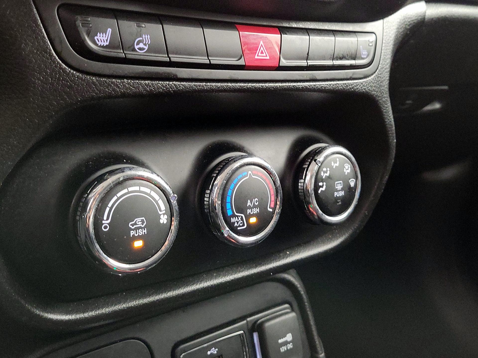 Thumbnail: 2017 Jeep Renegade - 17