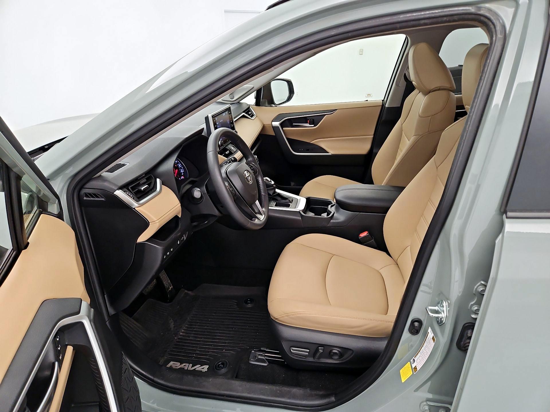 Thumbnail: 2020 Toyota RAV4 - 11