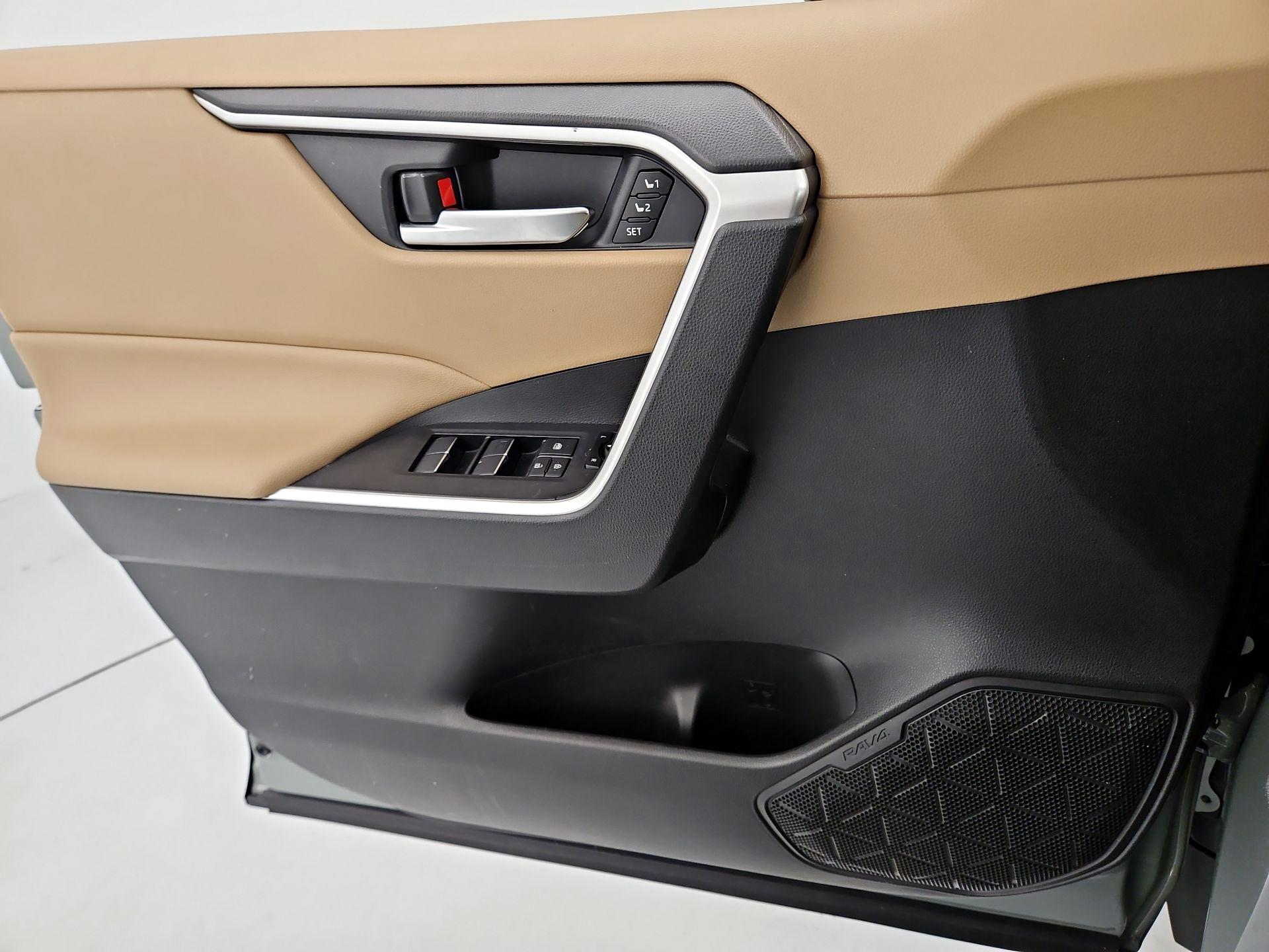 Thumbnail: 2020 Toyota RAV4 - 12