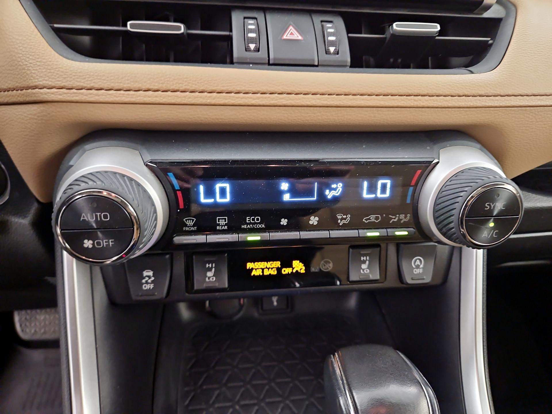 Thumbnail: 2020 Toyota RAV4 - 16