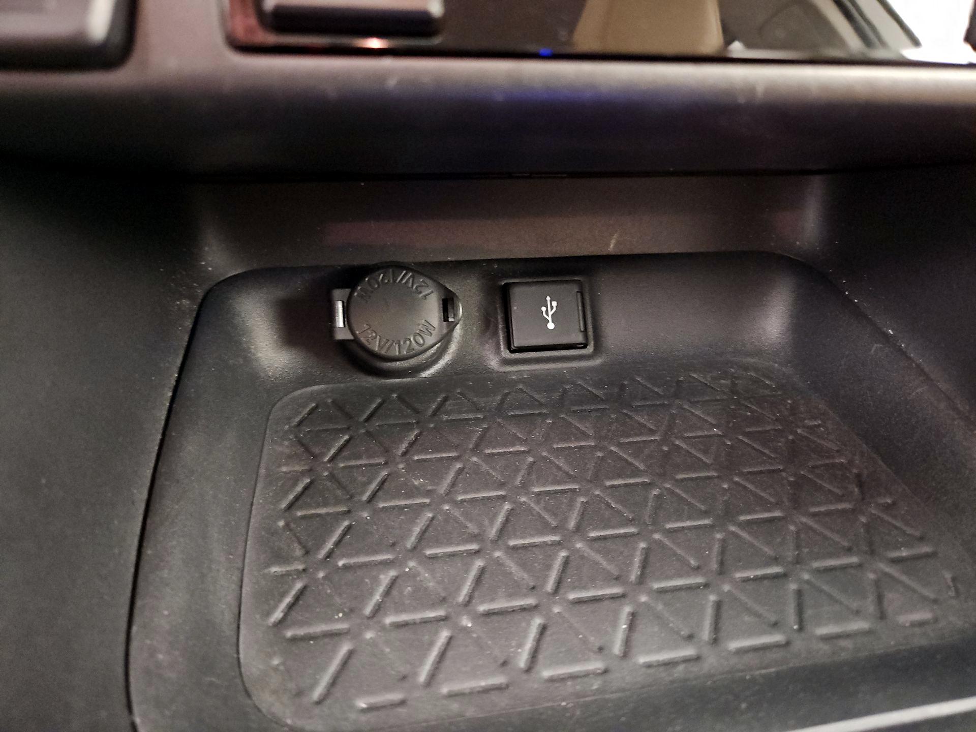 Thumbnail: 2020 Toyota RAV4 - 18