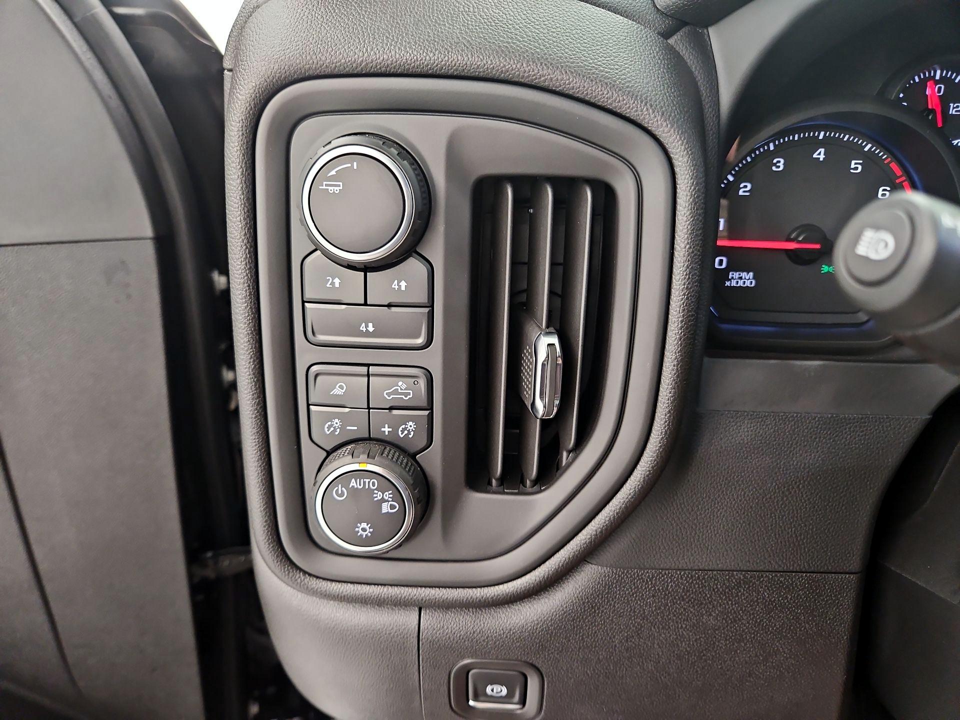 Thumbnail: 2025 Chevrolet Silverado 2500 - 13