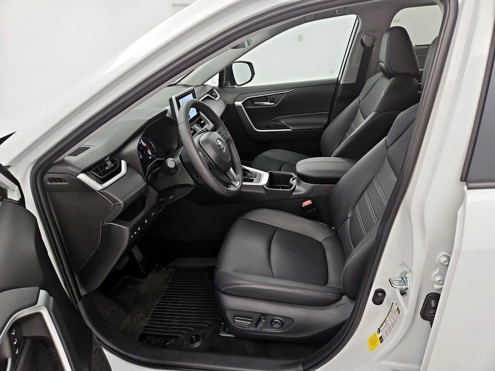 Thumbnail: 2025 Toyota RAV4 - 11